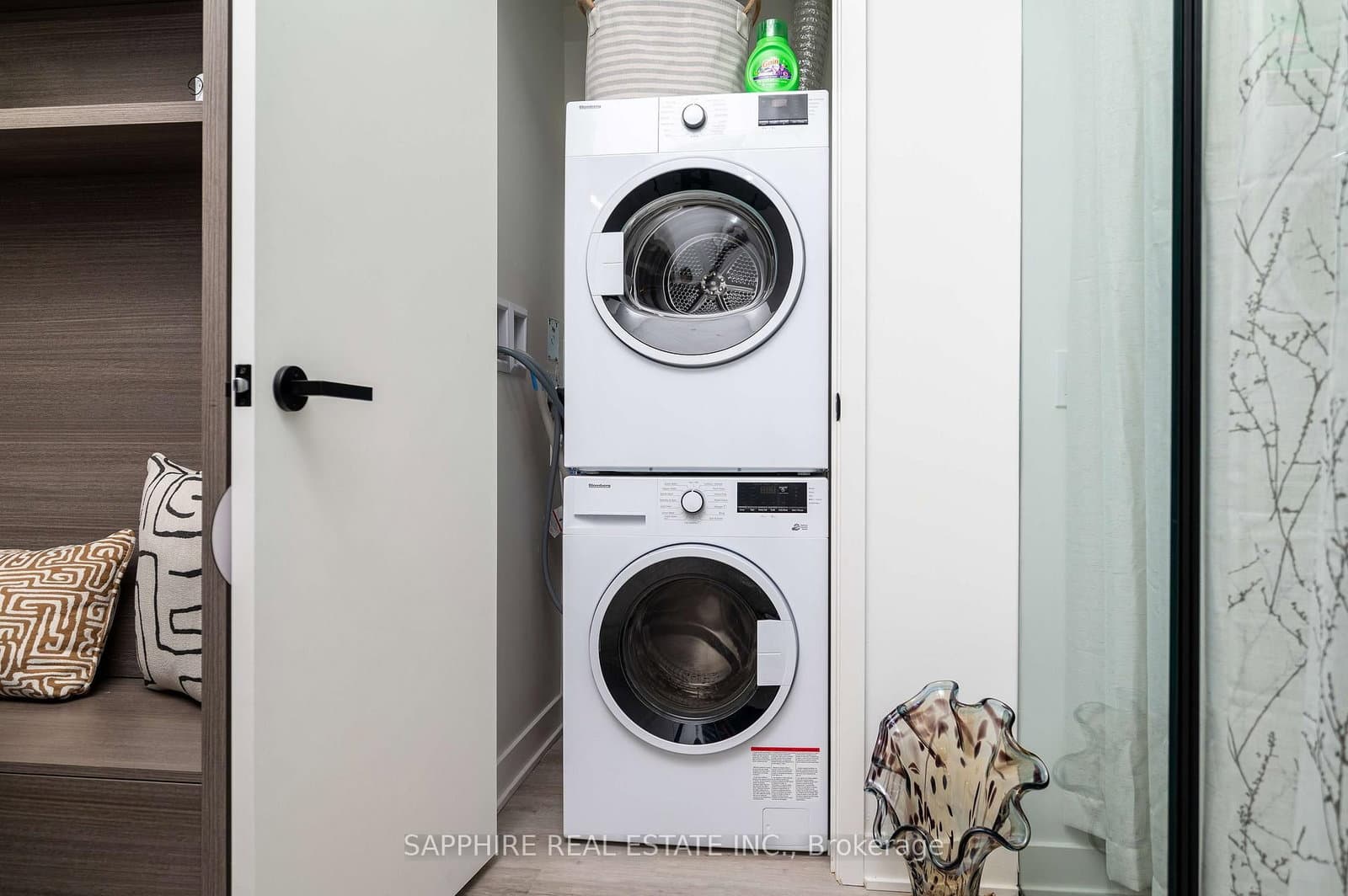 55 Charles Street E, Unit 5104 thumbnail 8