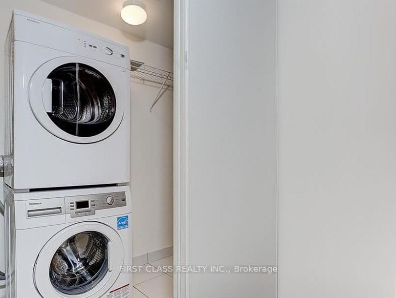 57 St Joseph Street, Unit 1008 thumbnail 12