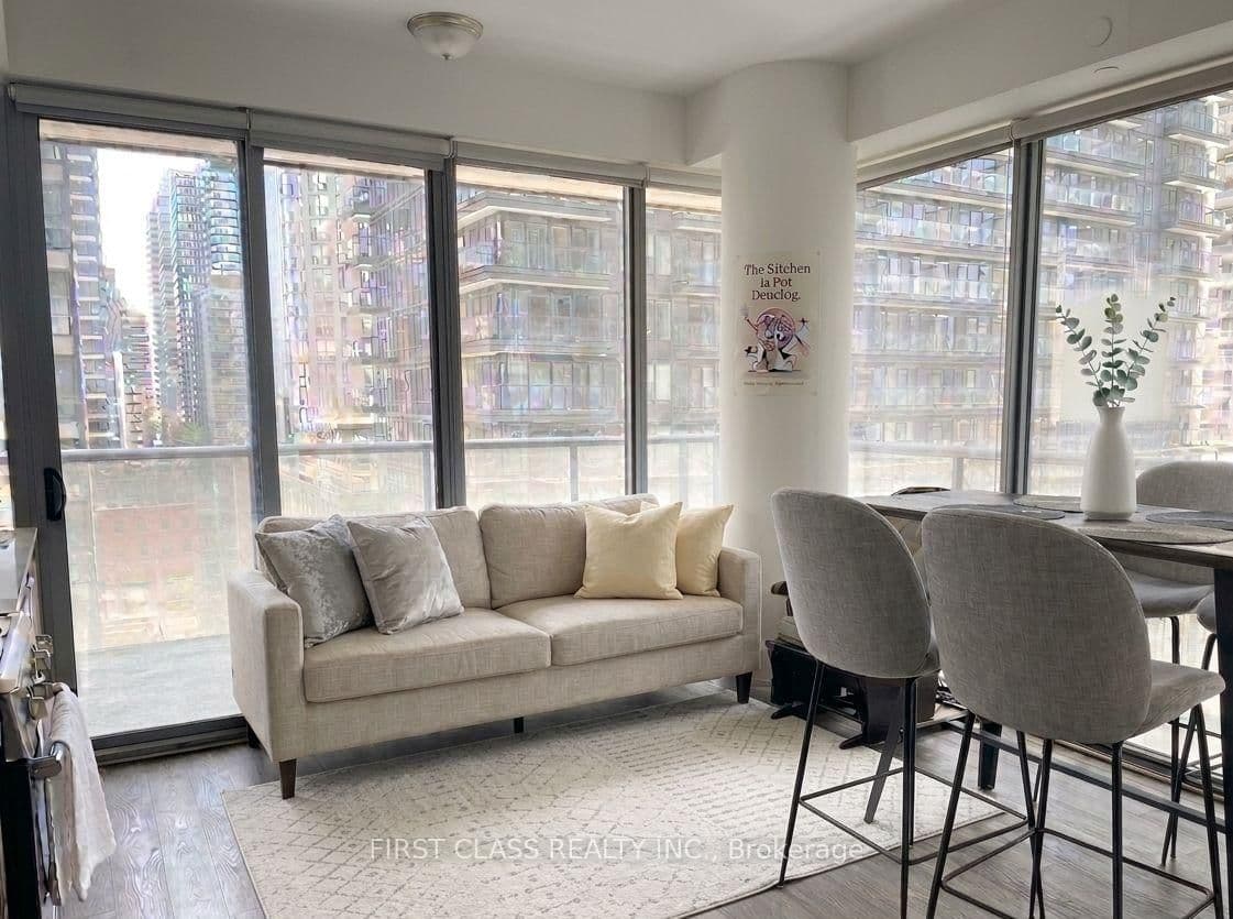 57 St Joseph Street, Unit 1008 thumbnail 3
