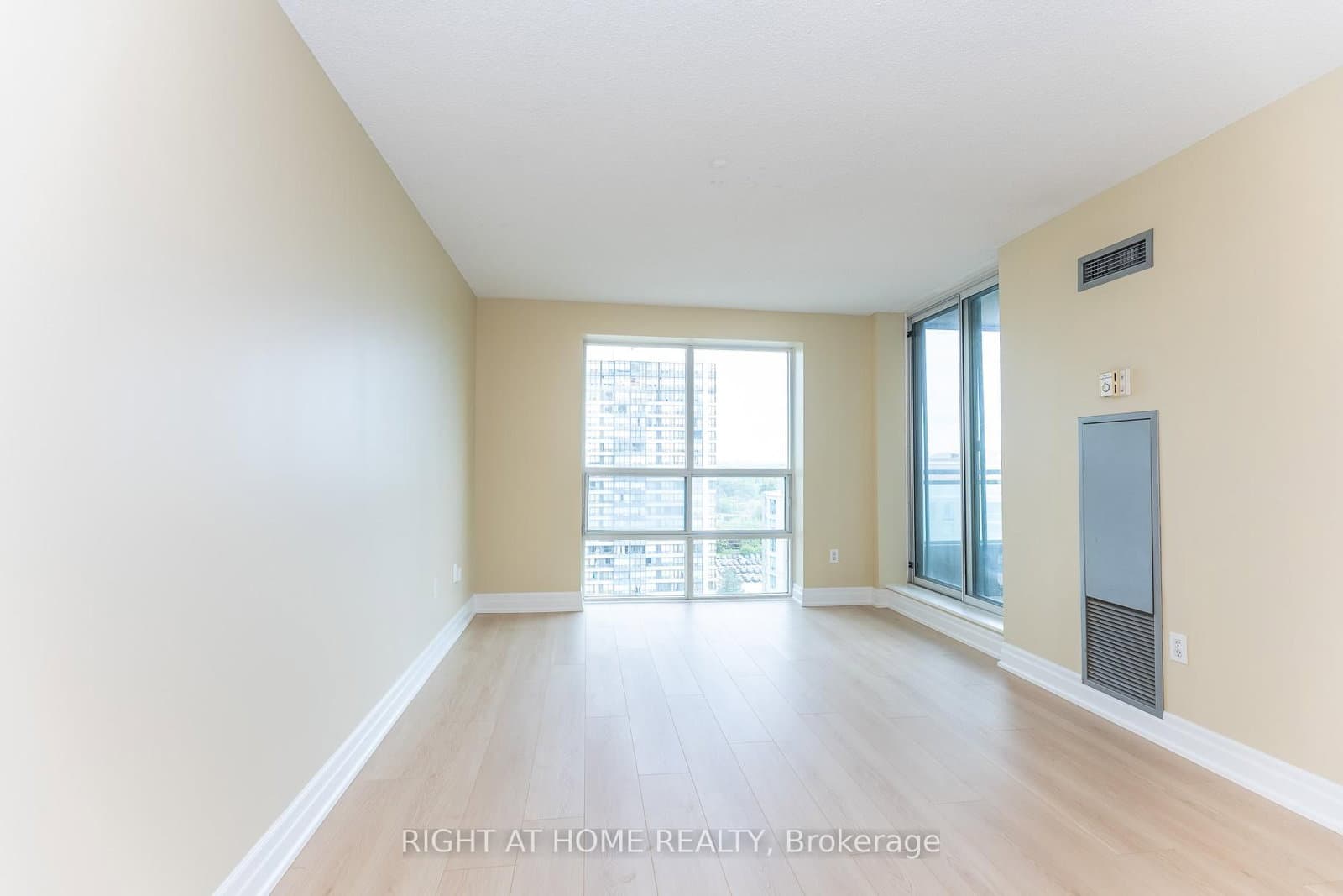 3 Pemberton Avenue, Unit 1706 thumbnail 10
