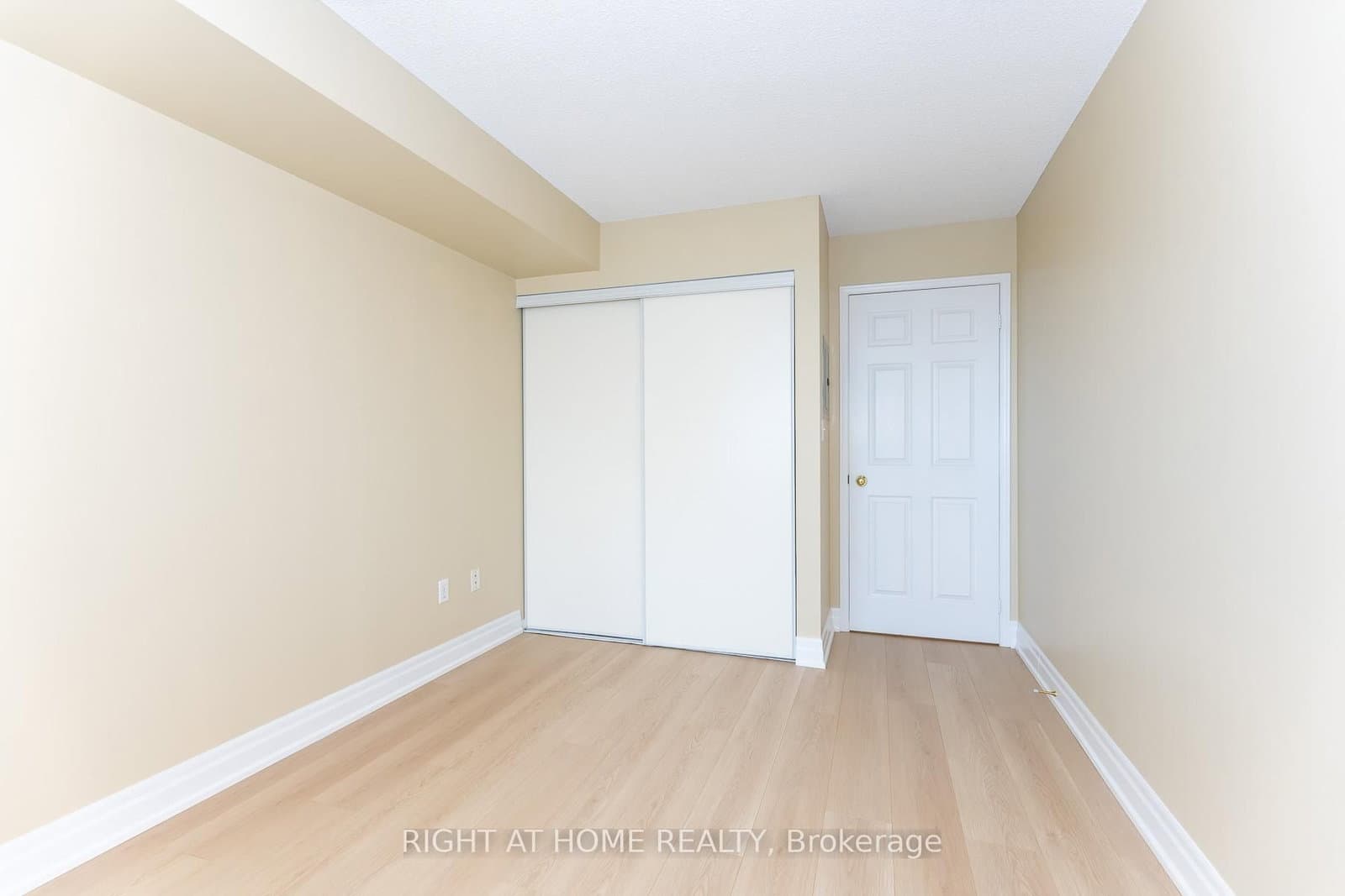 3 Pemberton Avenue, Unit 1706 thumbnail 18