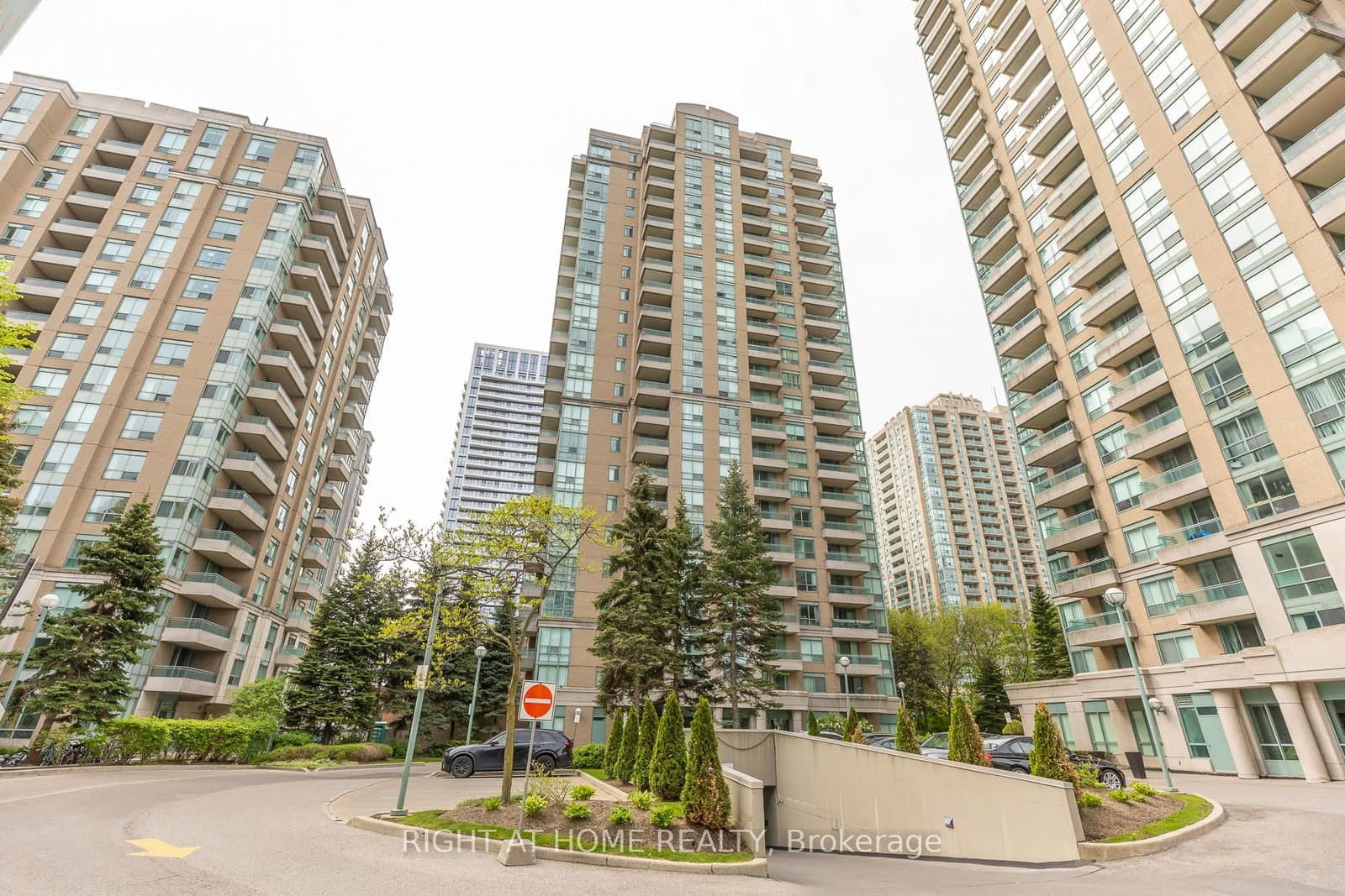 3 Pemberton Avenue, Unit 1706 thumbnail 2