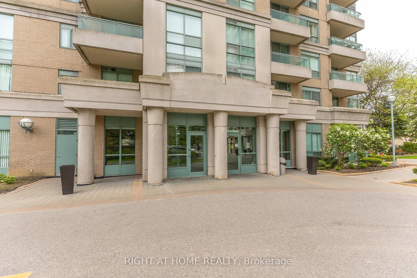 3 Pemberton Avenue, Unit 1706 thumbnail 3