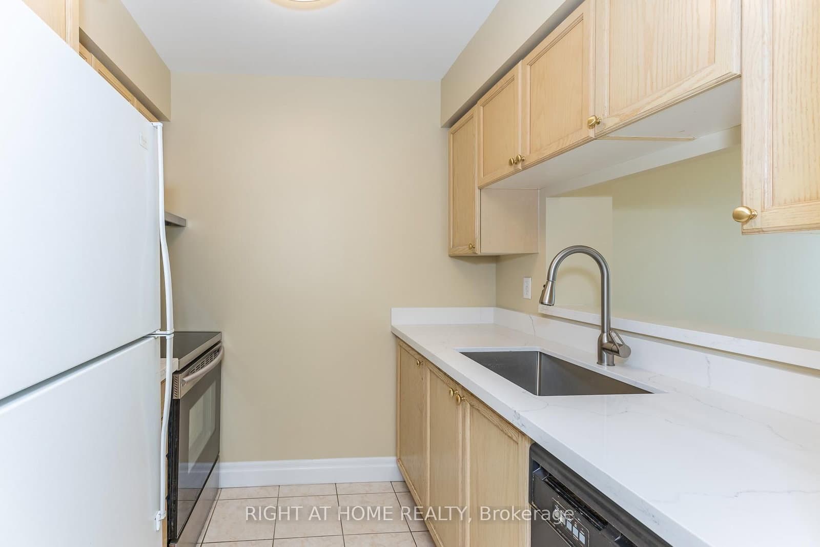 3 Pemberton Avenue, Unit 1706 thumbnail 6