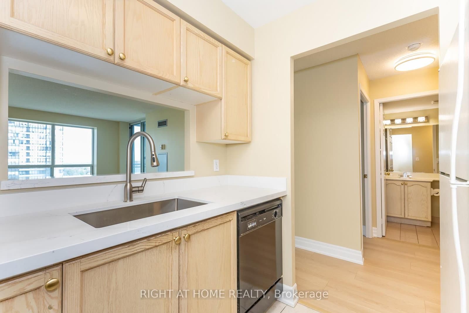 3 Pemberton Avenue, Unit 1706 thumbnail 8
