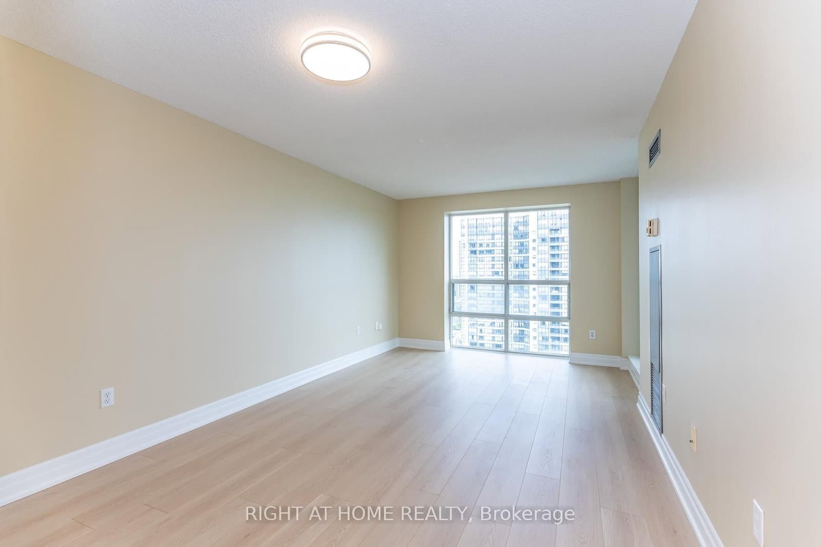 3 Pemberton Avenue, Unit 1706 thumbnail 9