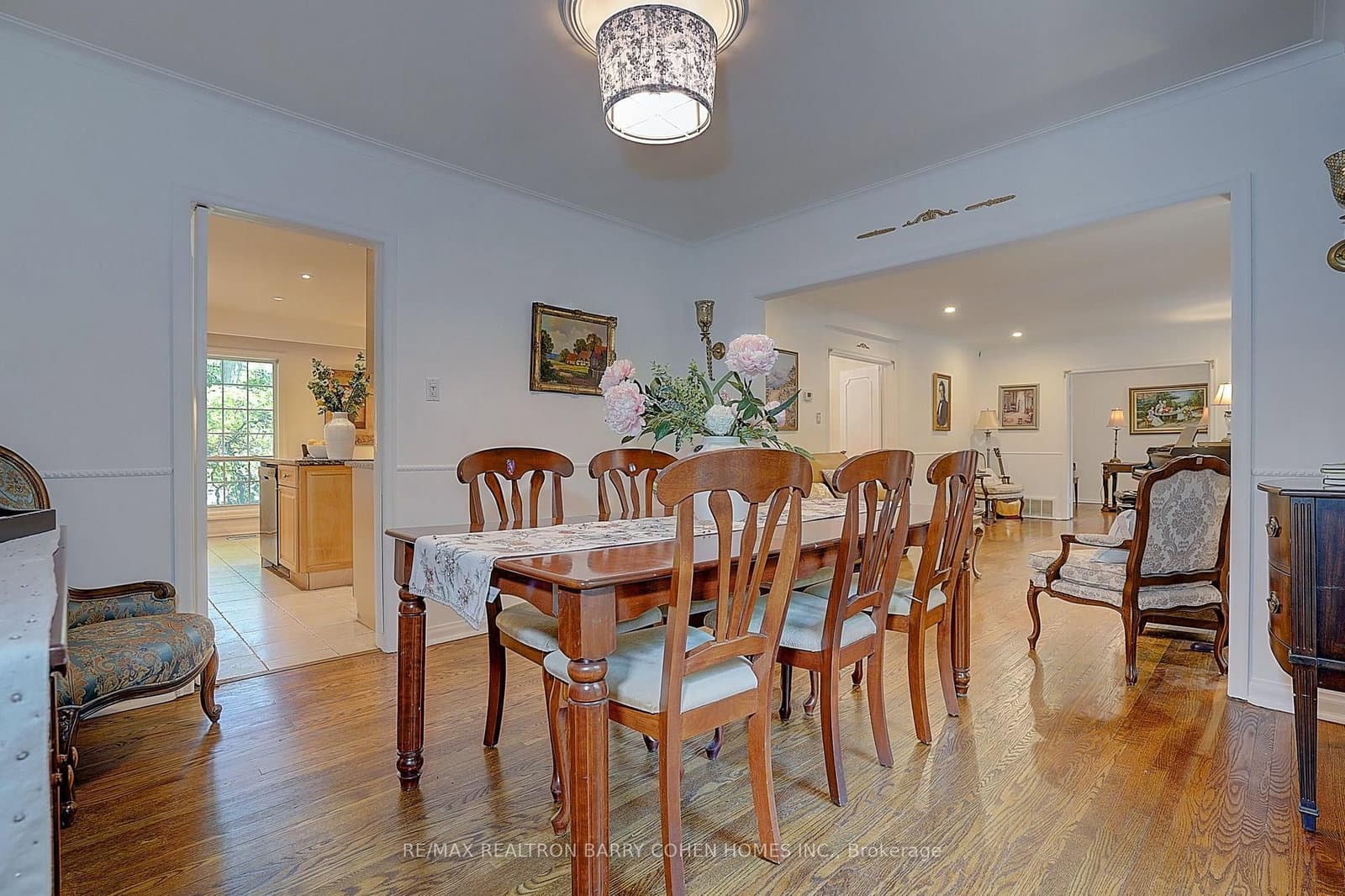 321 Lawrence Avenue E thumbnail 15