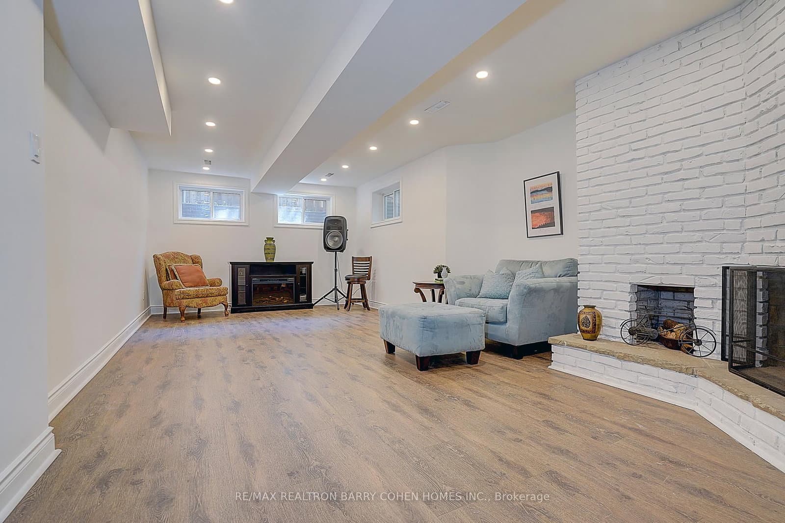 321 Lawrence Avenue E thumbnail 35