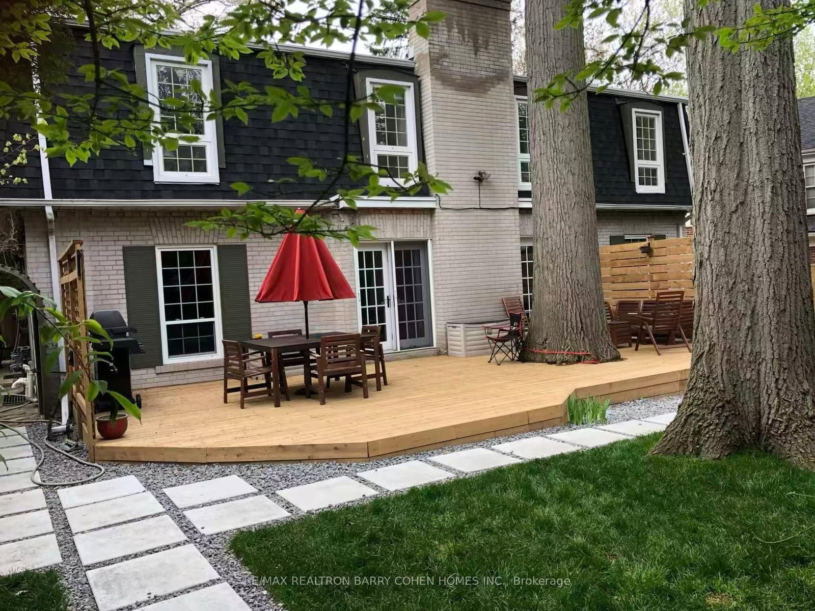 321 Lawrence Avenue E thumbnail 39