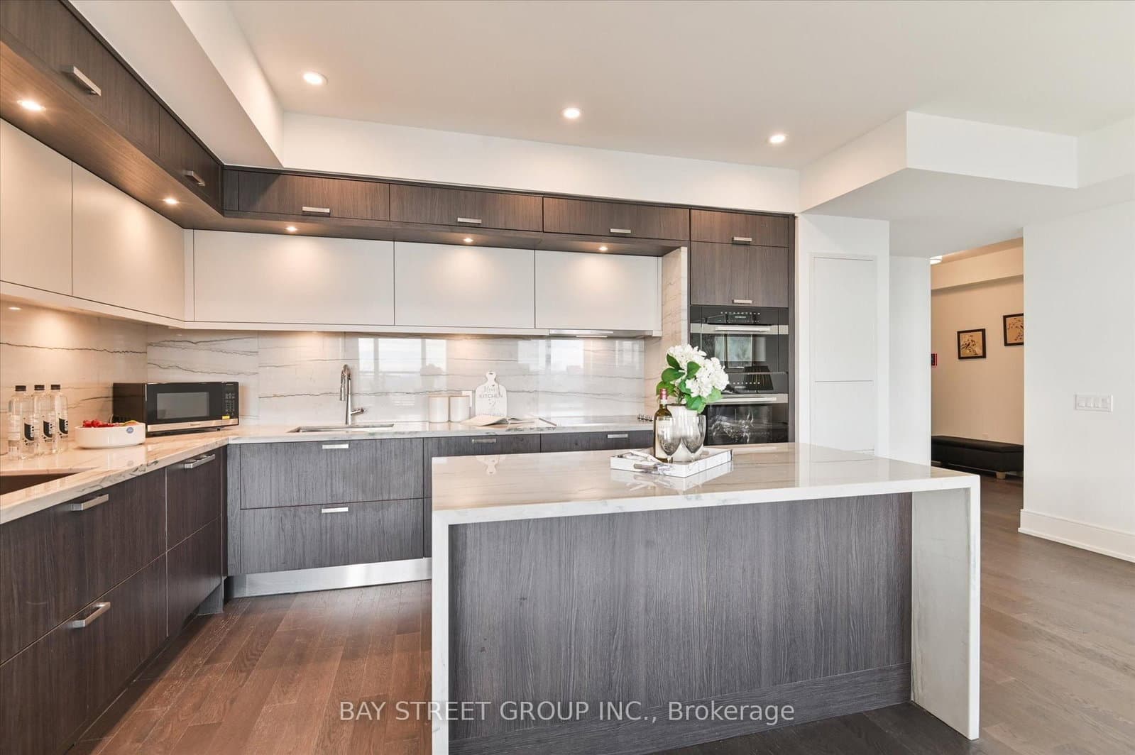 30 Inn On The Park Drive, Unit 2707 thumbnail 13
