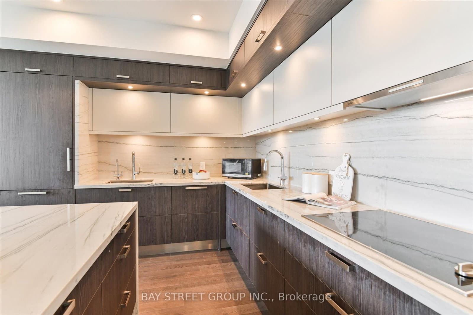 30 Inn On The Park Drive, Unit 2707 thumbnail 14