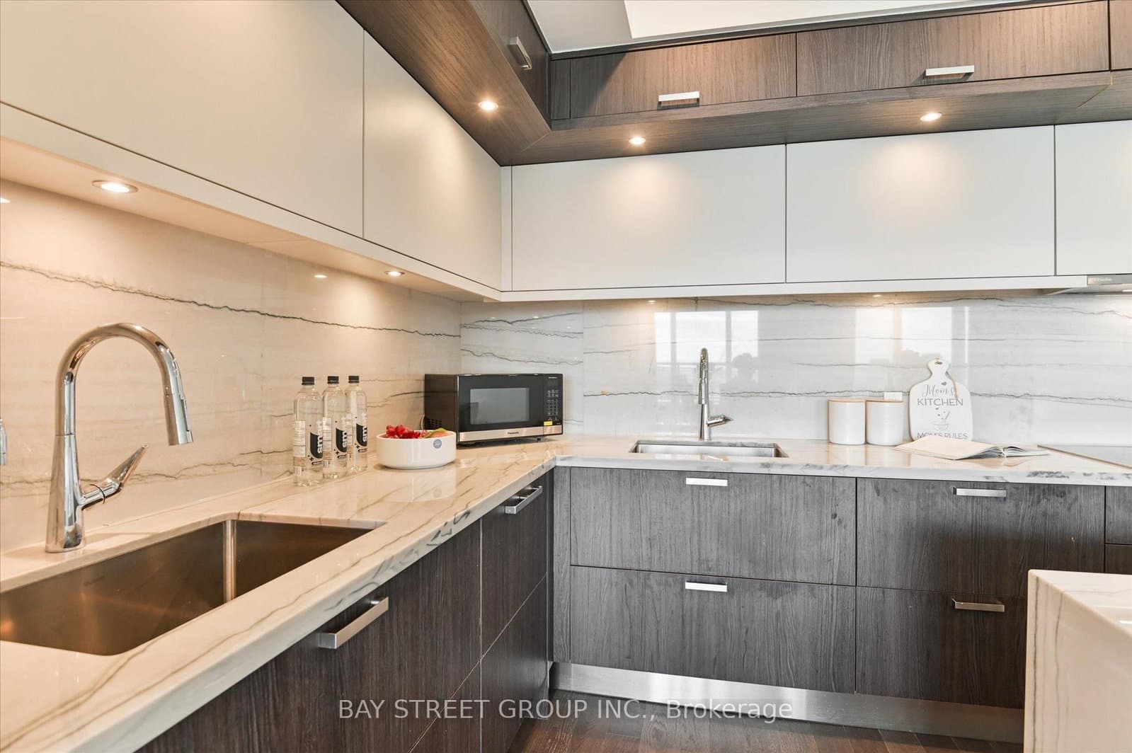 30 Inn On The Park Drive, Unit 2707 thumbnail 15