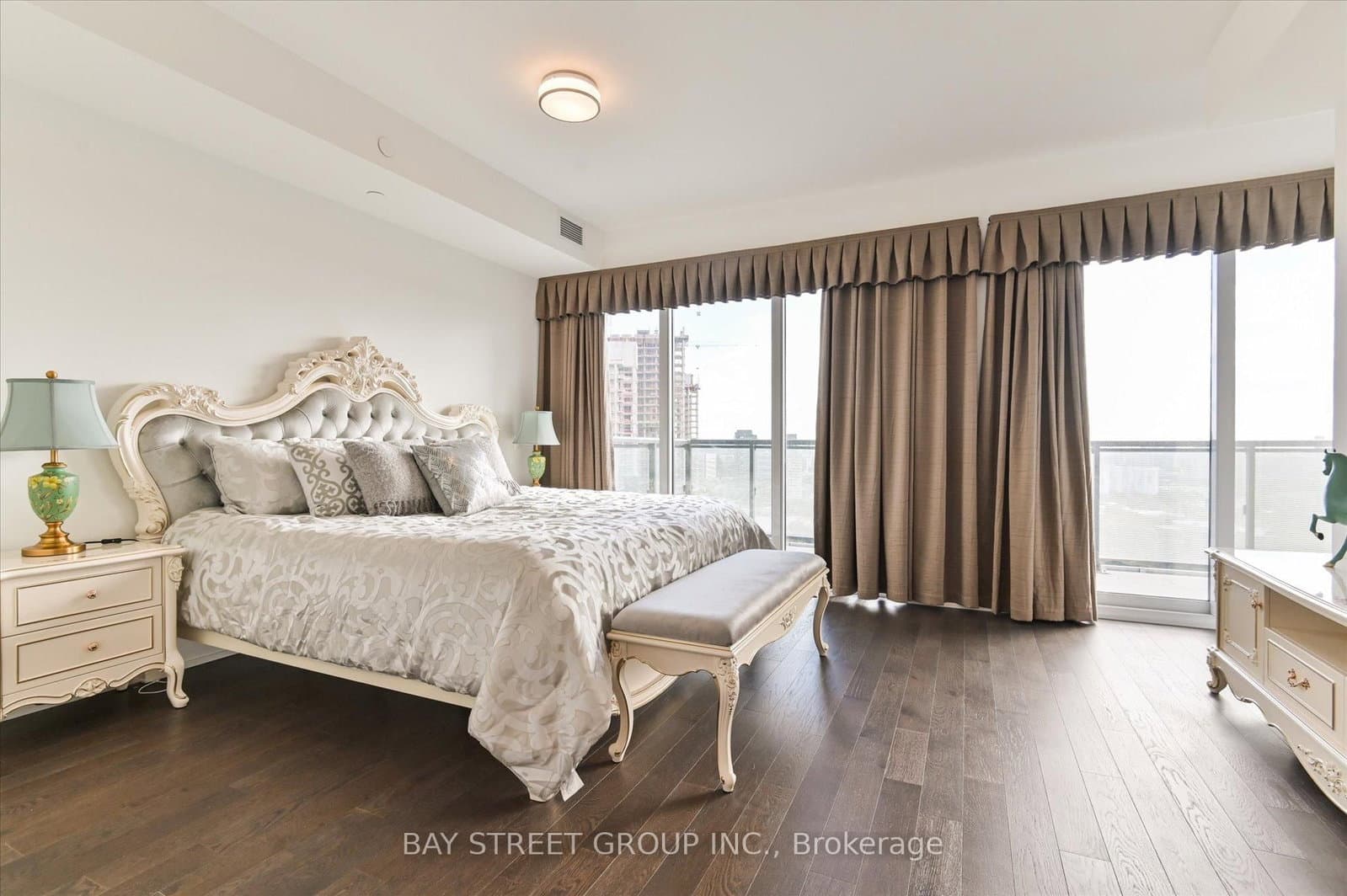 30 Inn On The Park Drive, Unit 2707 thumbnail 17
