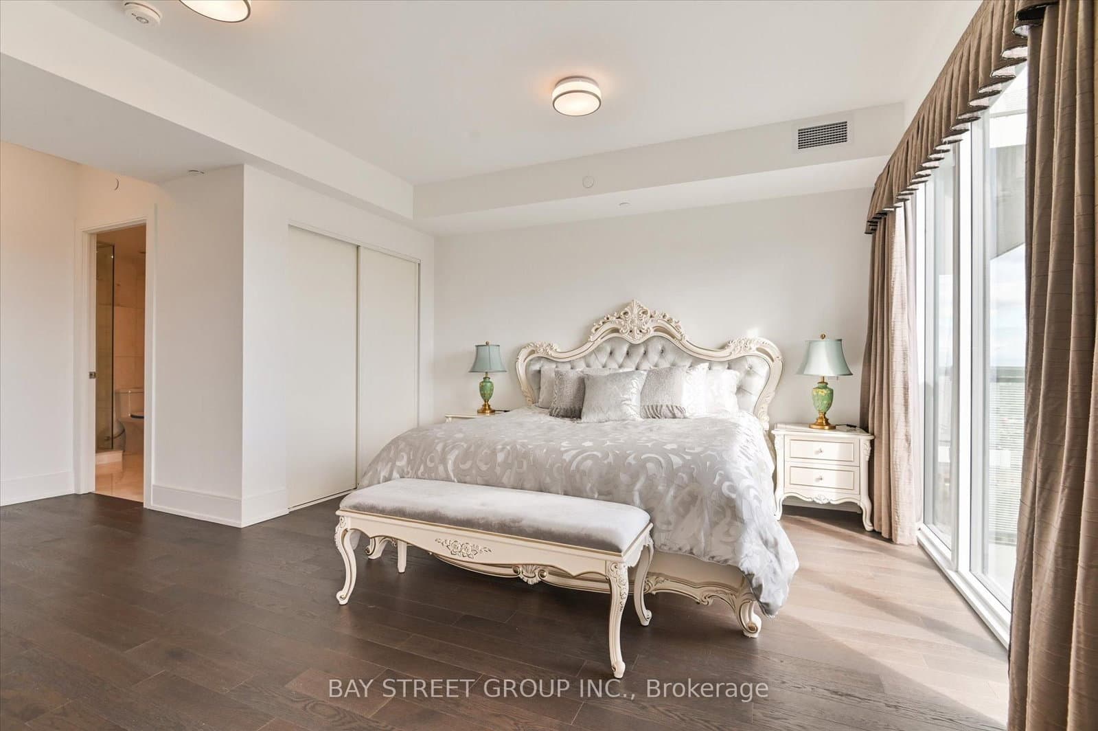 30 Inn On The Park Drive, Unit 2707 thumbnail 18