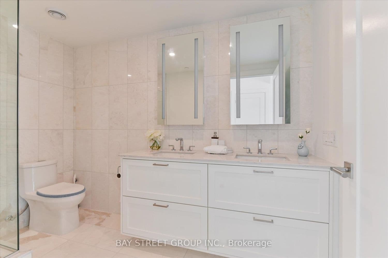 30 Inn On The Park Drive, Unit 2707 thumbnail 19