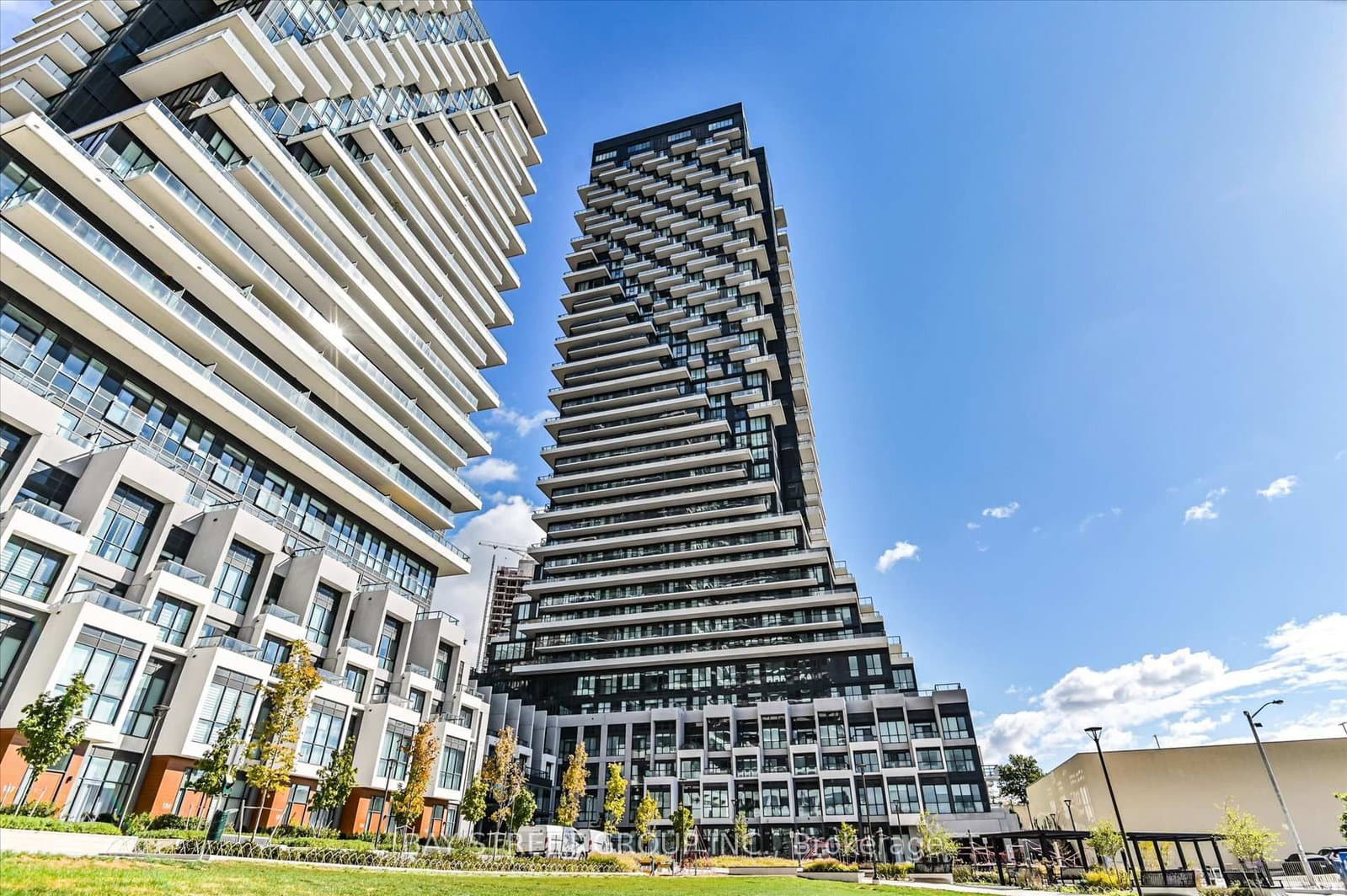 30 Inn On The Park Drive, Unit 2707 thumbnail 2