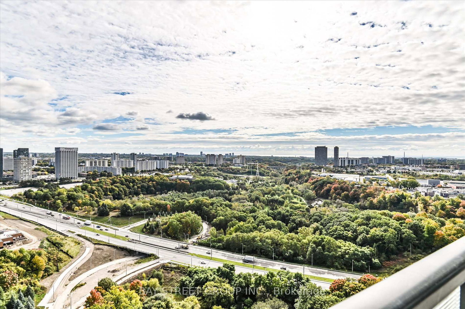 30 Inn On The Park Drive, Unit 2707 thumbnail 20