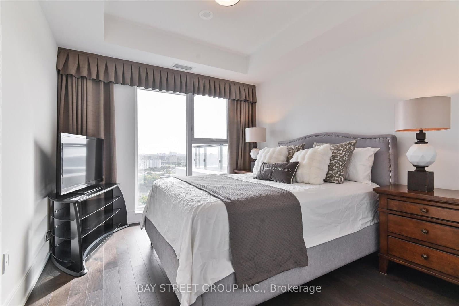 30 Inn On The Park Drive, Unit 2707 thumbnail 22
