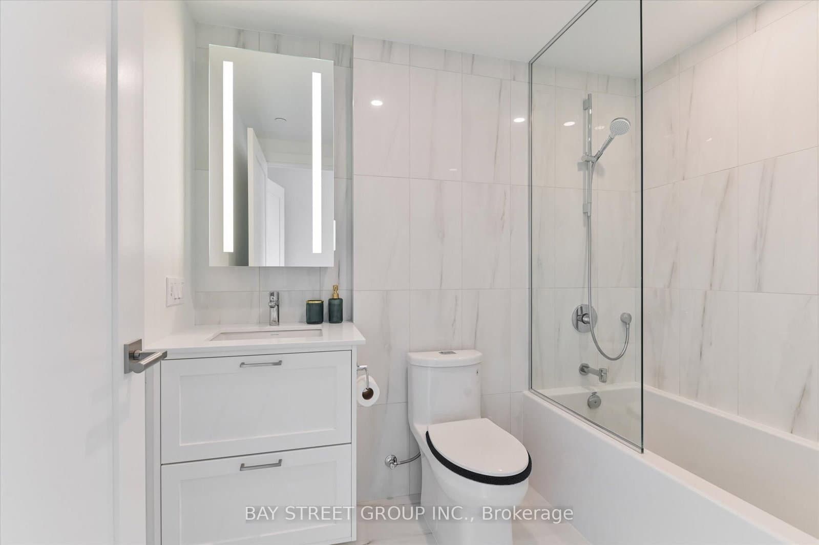 30 Inn On The Park Drive, Unit 2707 thumbnail 23