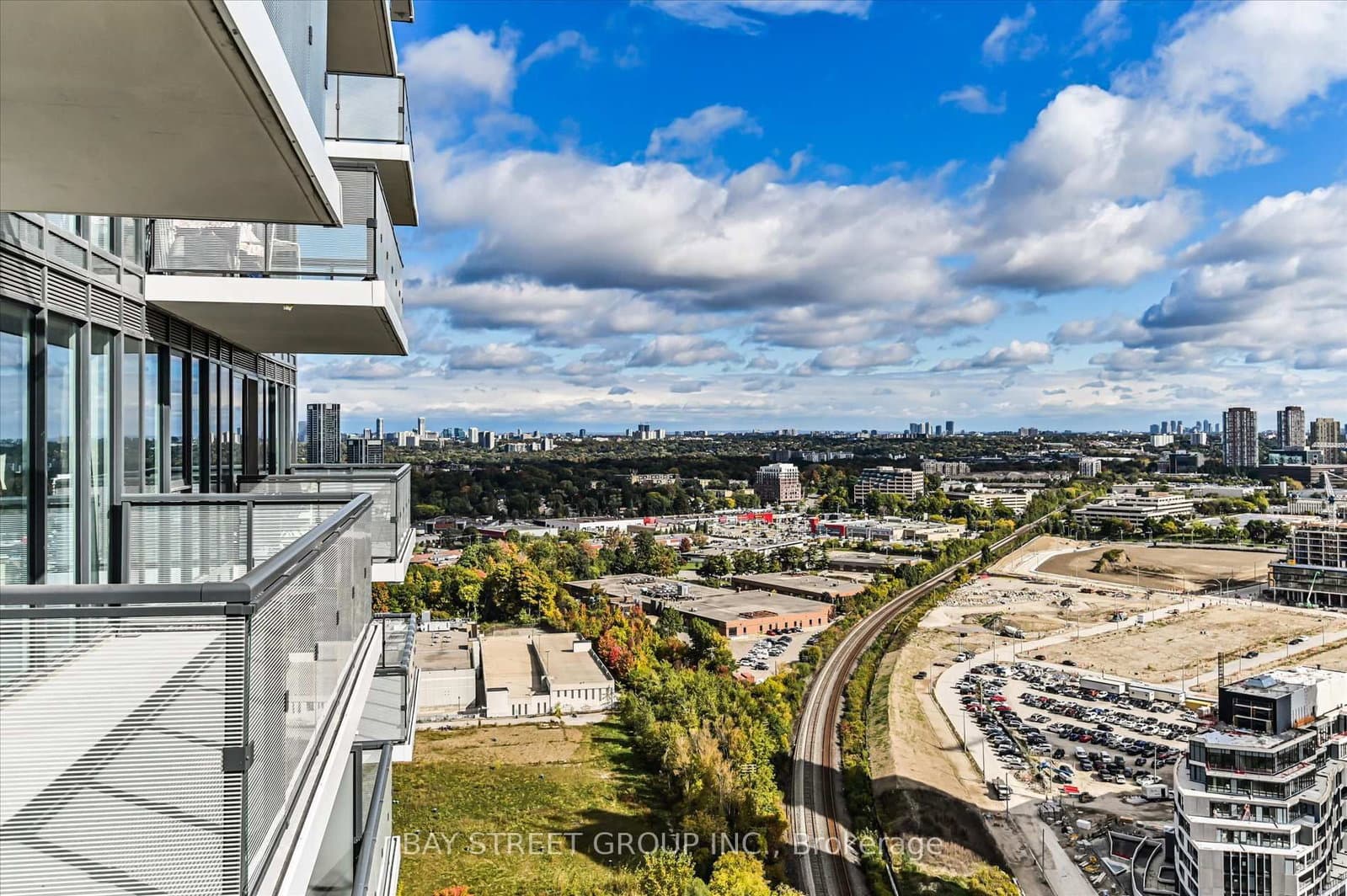 30 Inn On The Park Drive, Unit 2707 thumbnail 27