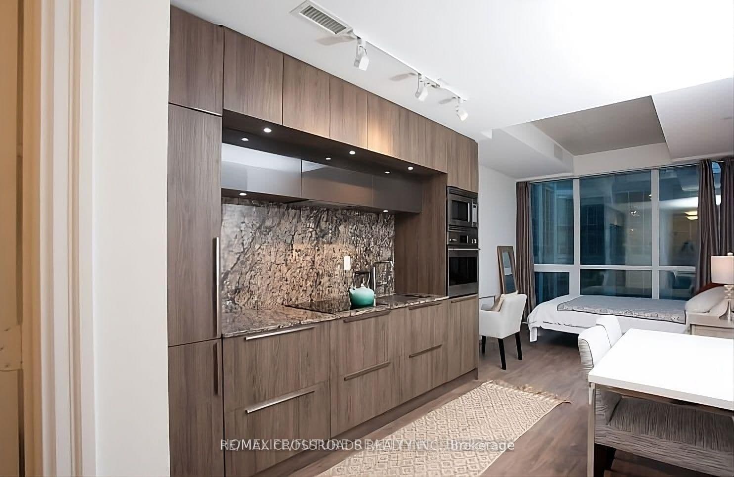 88 Blue Jays Way, Unit 1308 thumbnail 6