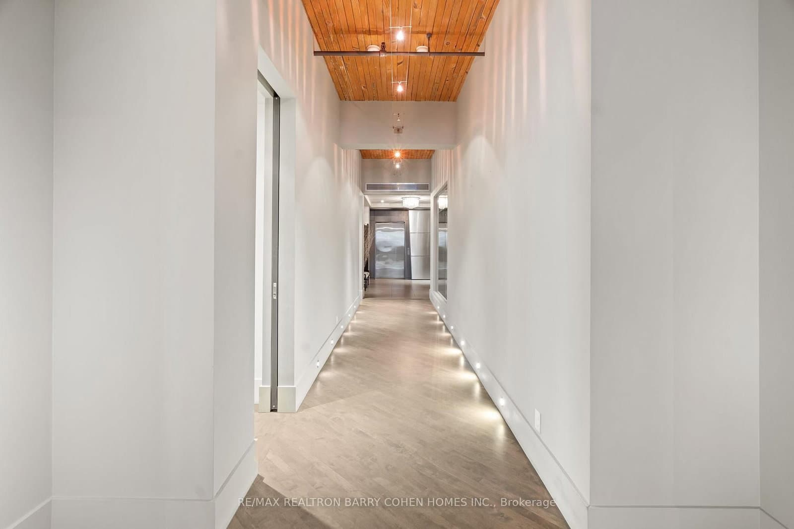 468 Wellington Street W, Unit 300 thumbnail 14