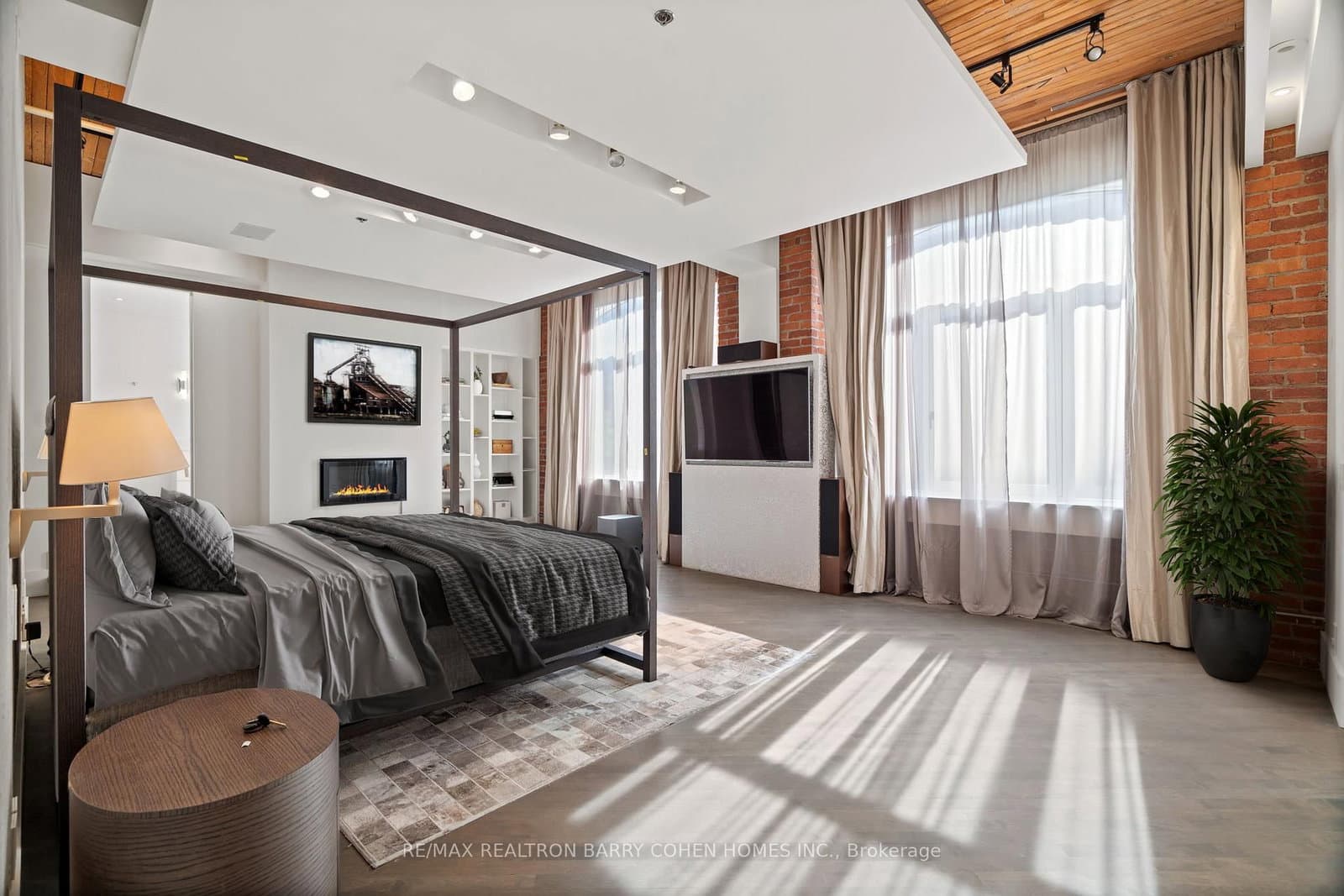 468 Wellington Street W, Unit 300 thumbnail 15