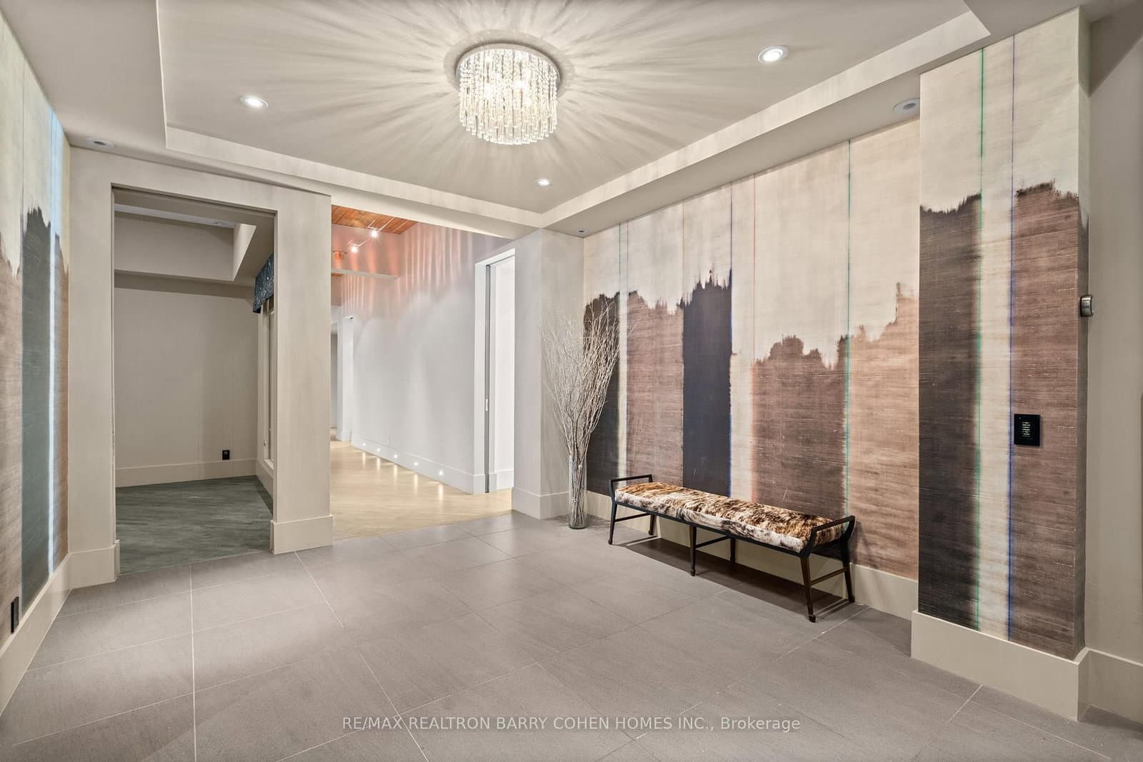 468 Wellington Street W, Unit 300 thumbnail 2
