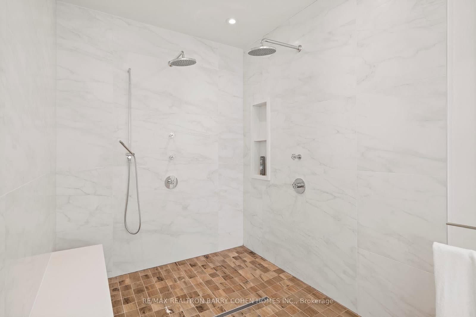 468 Wellington Street W, Unit 300 thumbnail 20