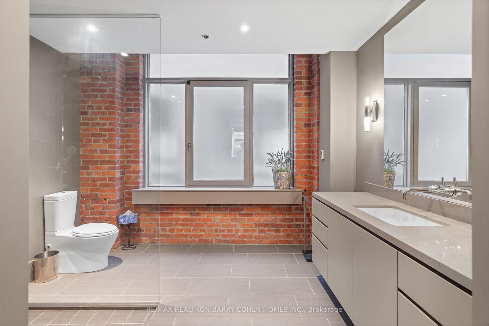 468 Wellington Street W, Unit 300 thumbnail 25