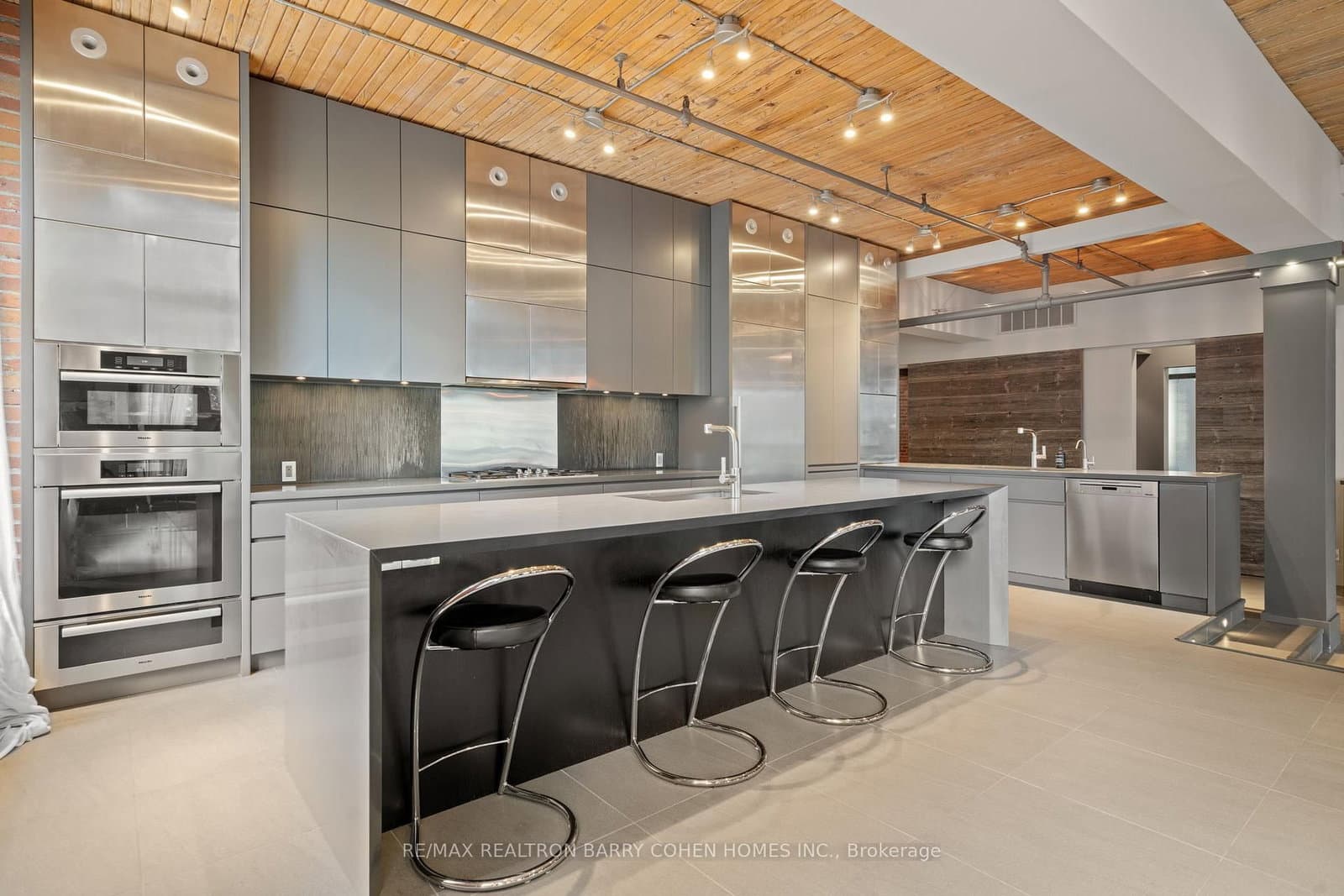 468 Wellington Street W, Unit 300 thumbnail 8