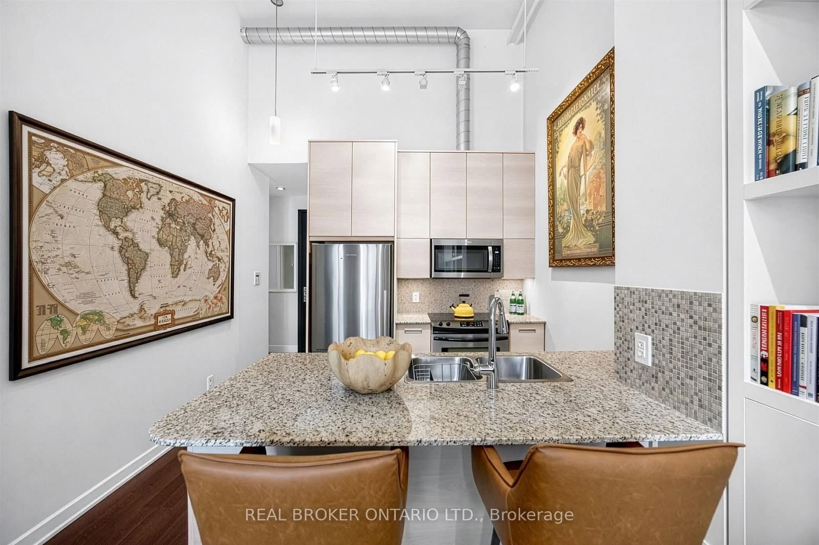 380 Macpherson Avenue, Unit 209 thumbnail 10