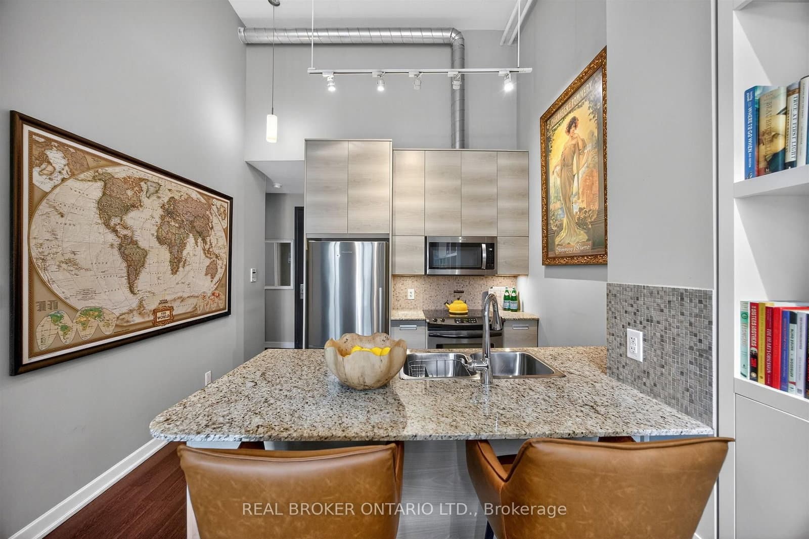 380 Macpherson Avenue, Unit 209 thumbnail 11