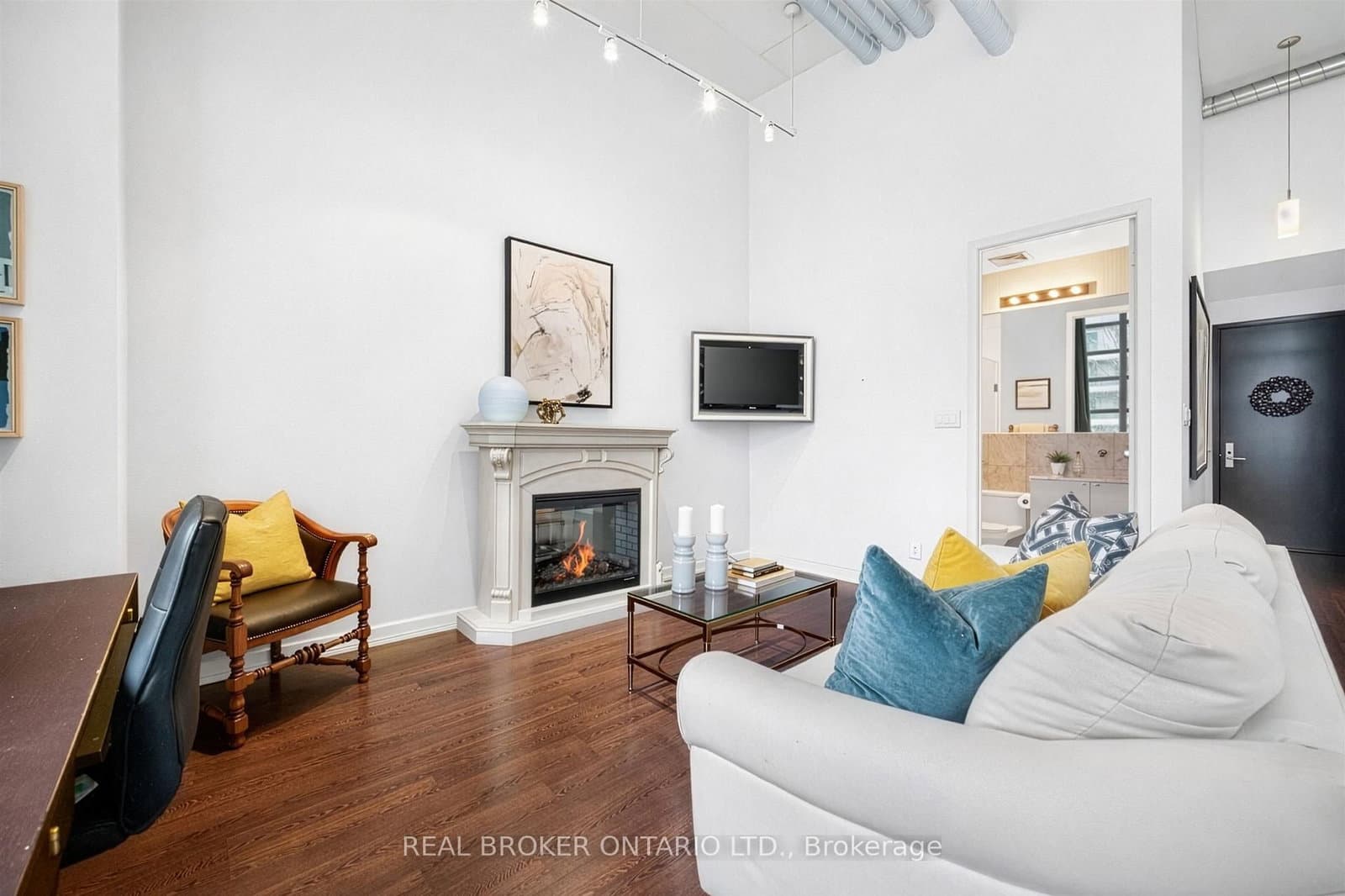 380 Macpherson Avenue, Unit 209 thumbnail 14