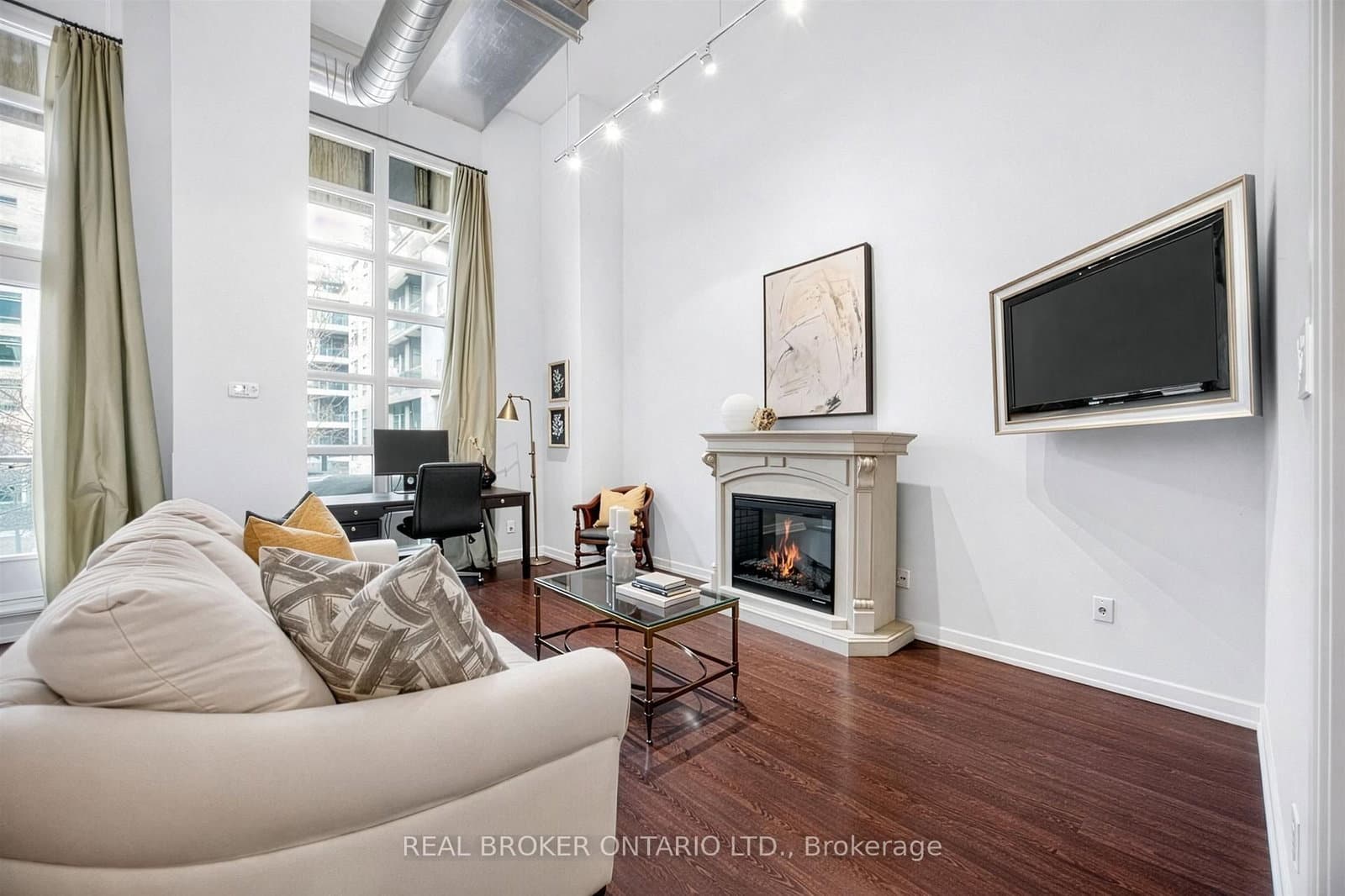 380 Macpherson Avenue, Unit 209 thumbnail 18