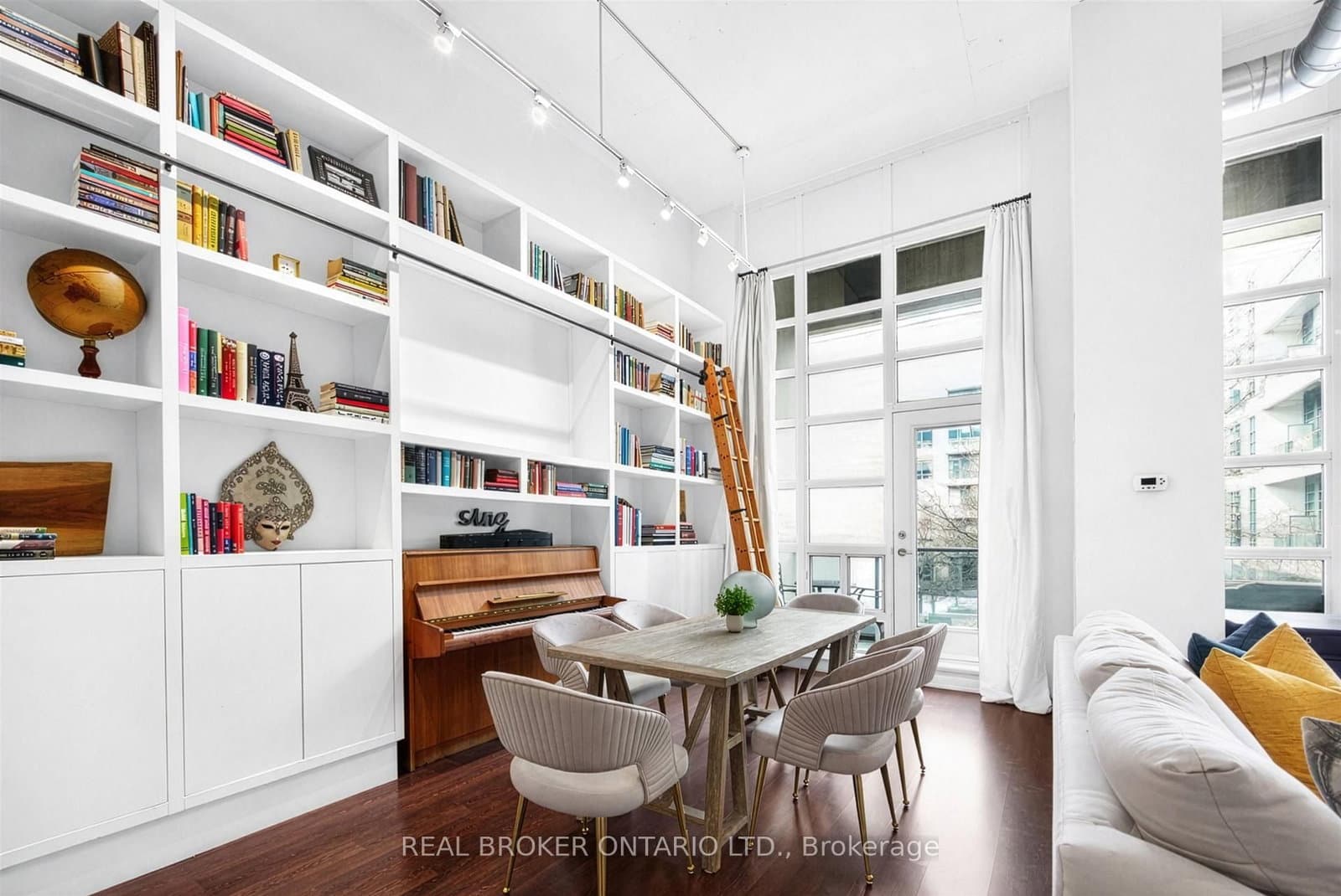 380 Macpherson Avenue, Unit 209 thumbnail 22