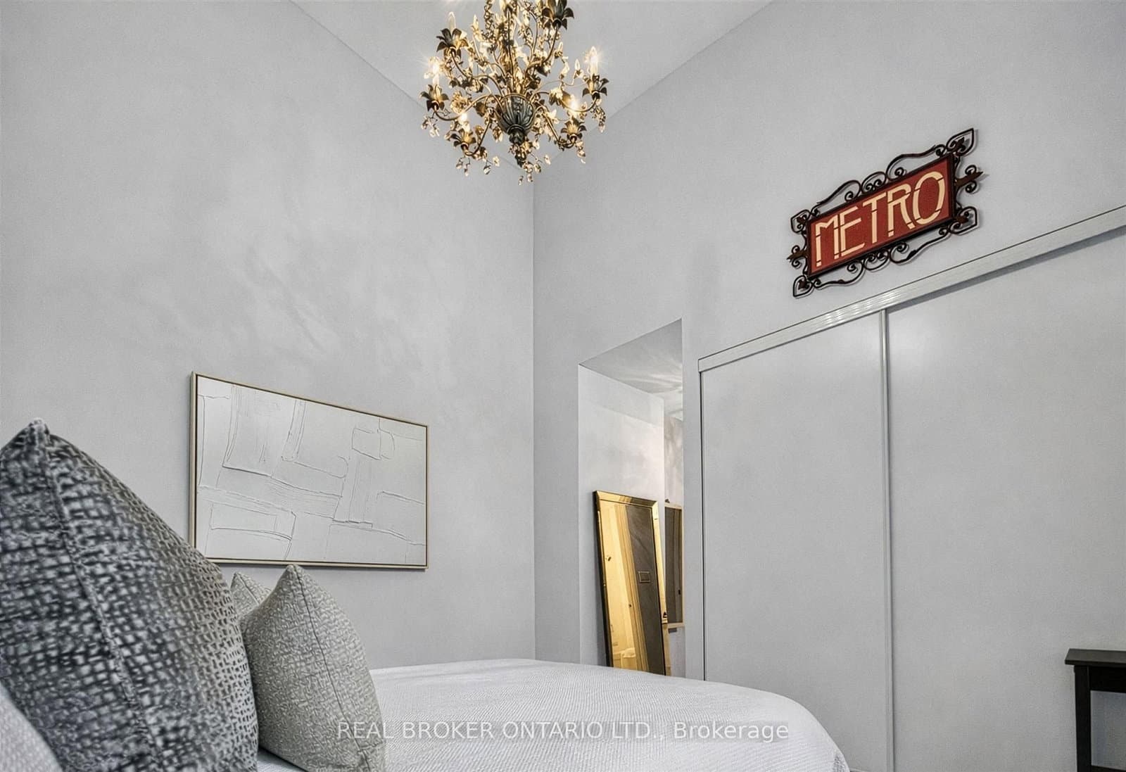 380 Macpherson Avenue, Unit 209 thumbnail 29