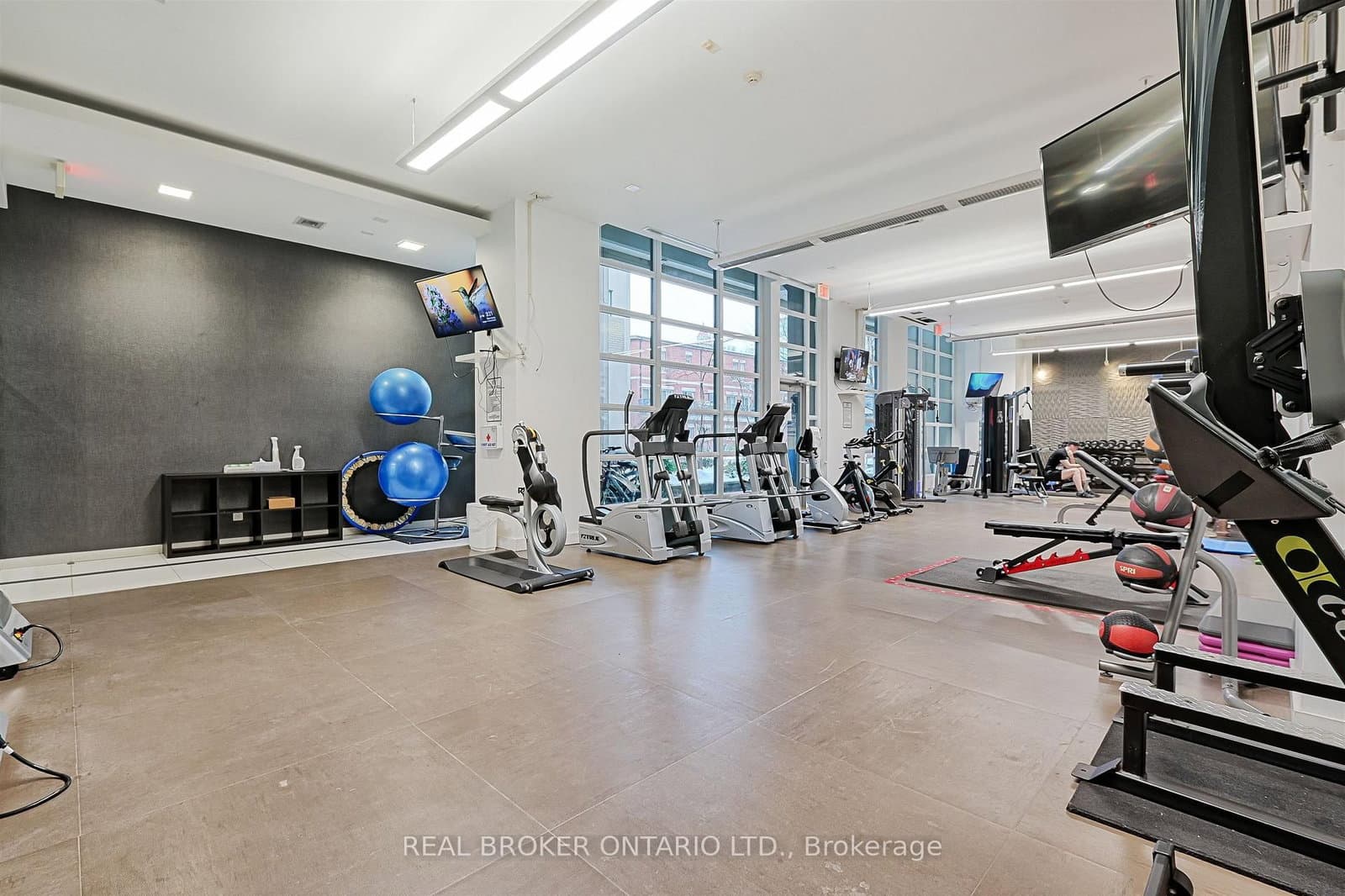 380 Macpherson Avenue, Unit 209 thumbnail 37