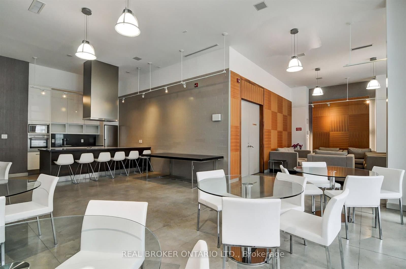 380 Macpherson Avenue, Unit 209 thumbnail 38
