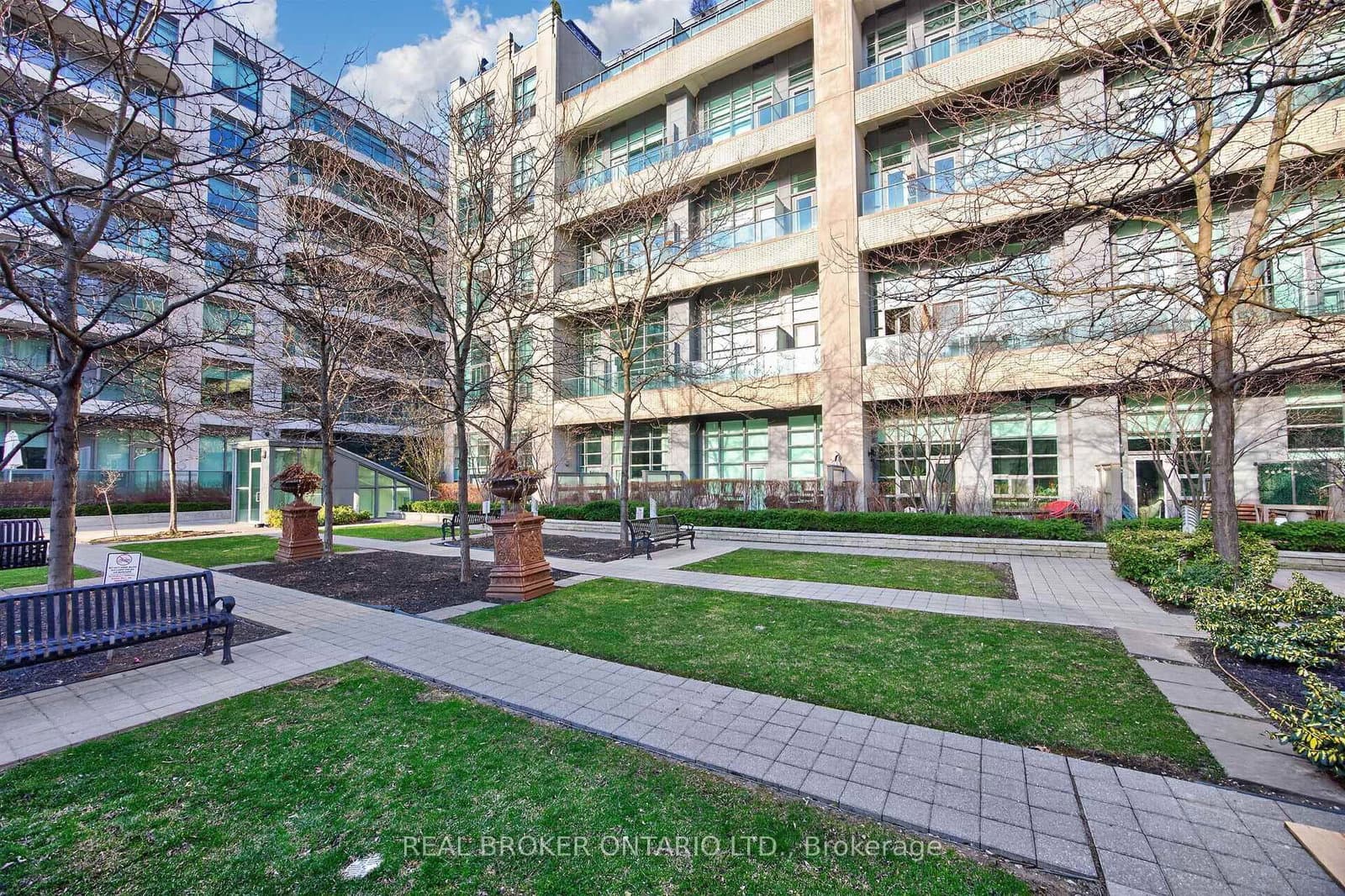 380 Macpherson Avenue, Unit 209 thumbnail 39