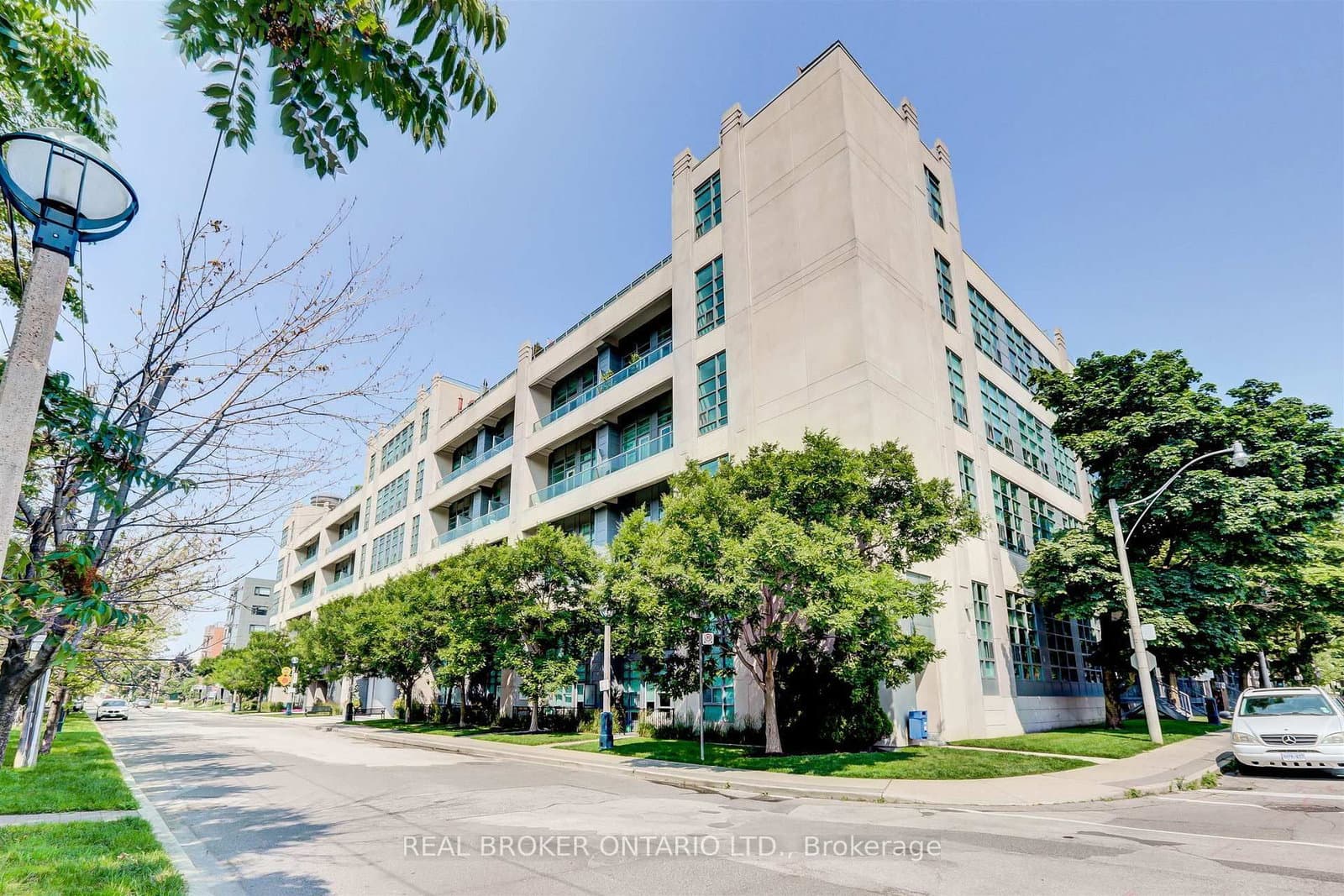 380 Macpherson Avenue, Unit 209 thumbnail 44