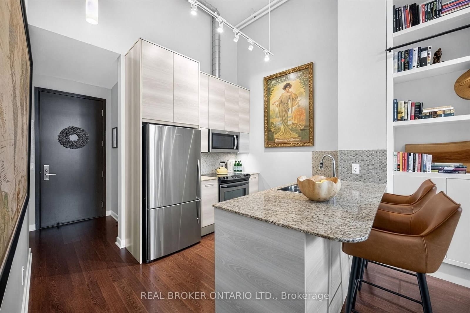 380 Macpherson Avenue, Unit 209 thumbnail 8
