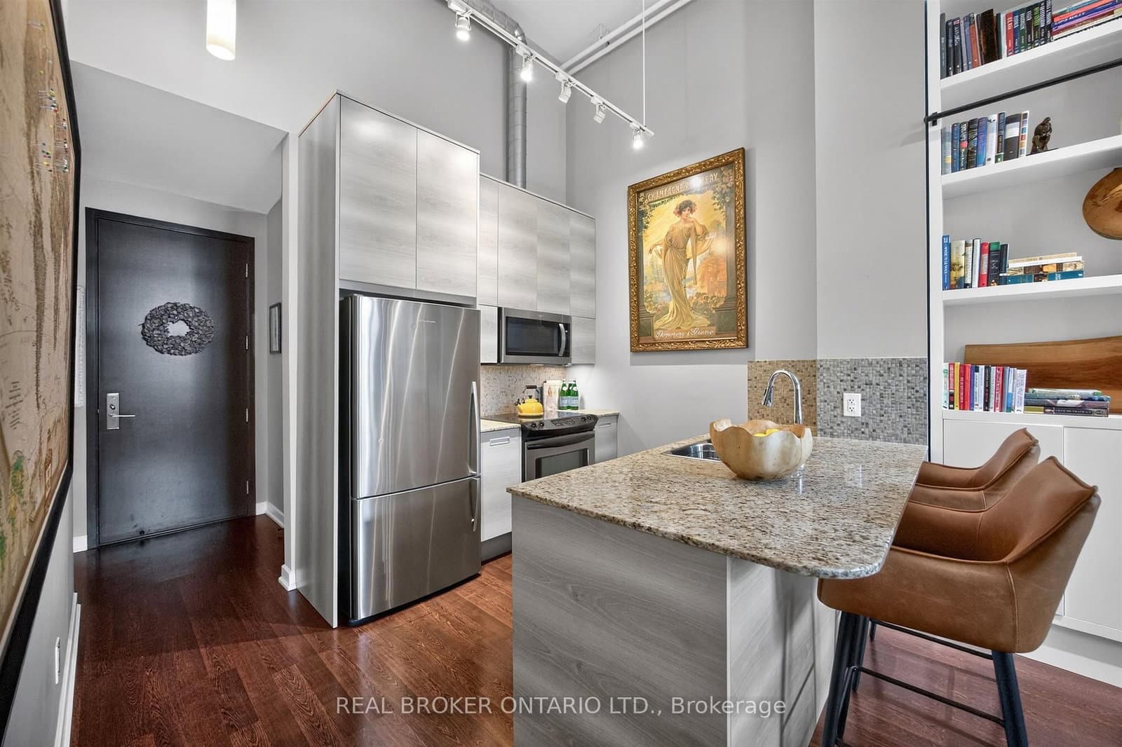 380 Macpherson Avenue, Unit 209 thumbnail 9