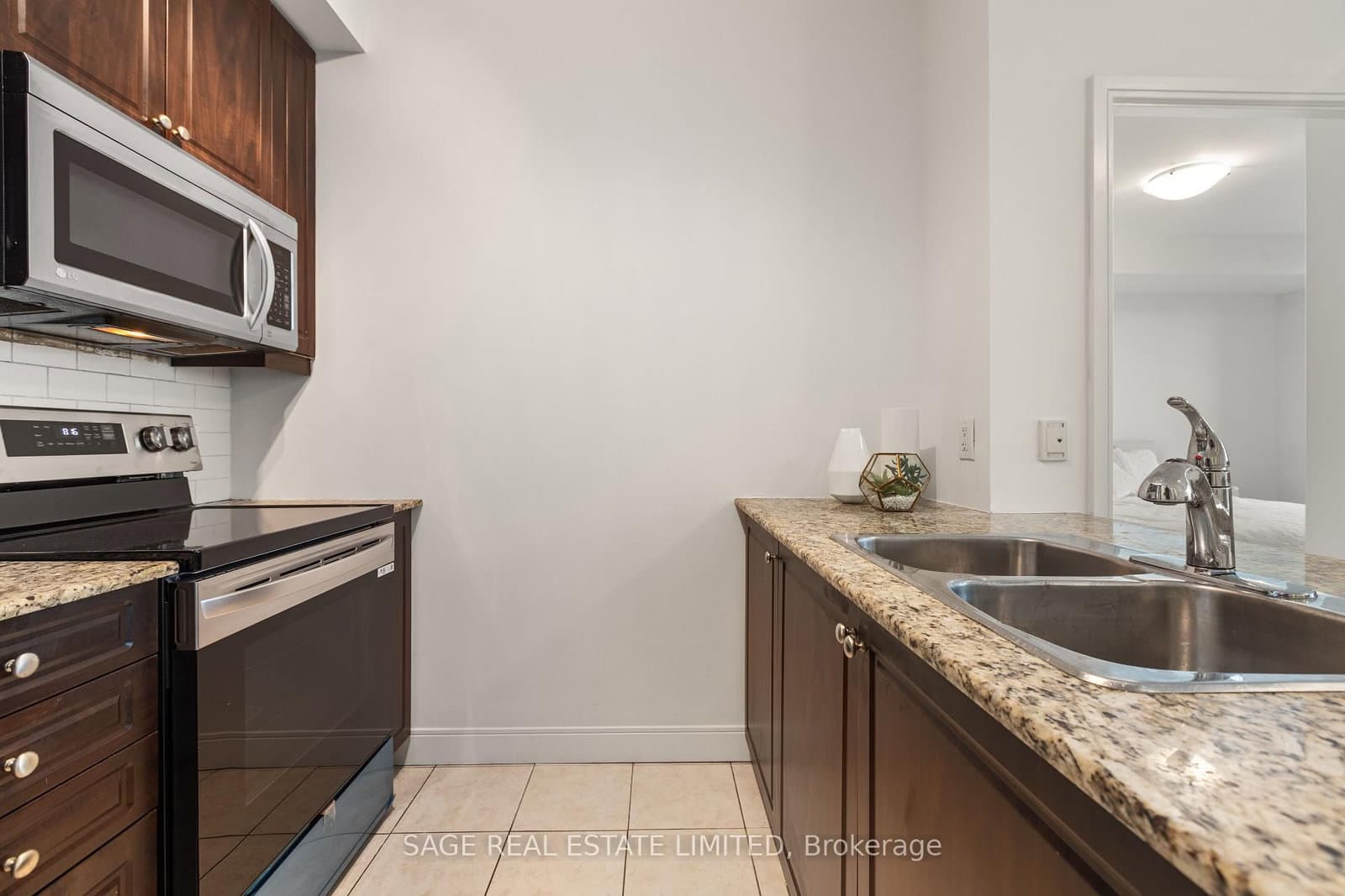88 Broadway Avenue, Unit 1301 thumbnail 6