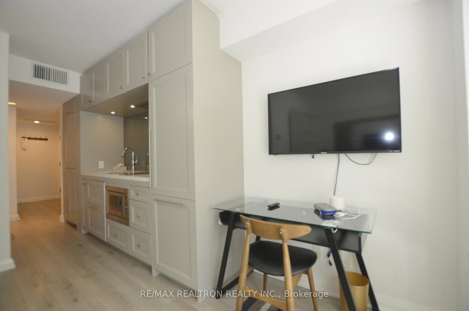 155 Yorkville Avenue, Unit 713 thumbnail 10