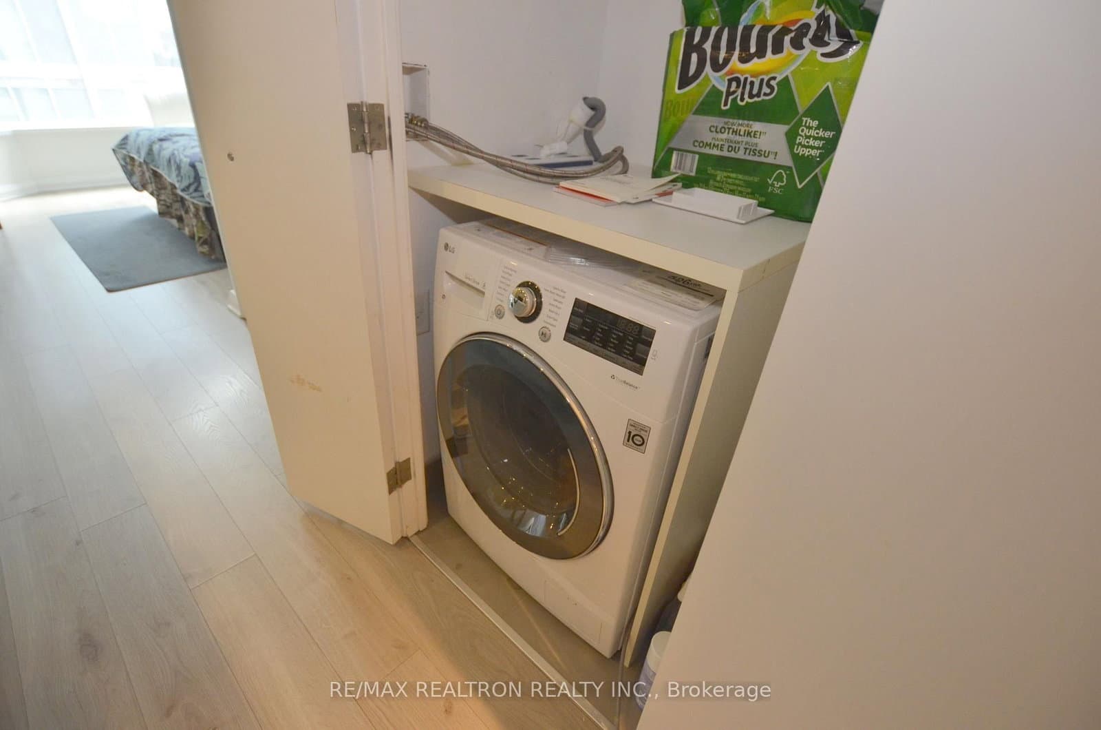 155 Yorkville Avenue, Unit 713 thumbnail 23