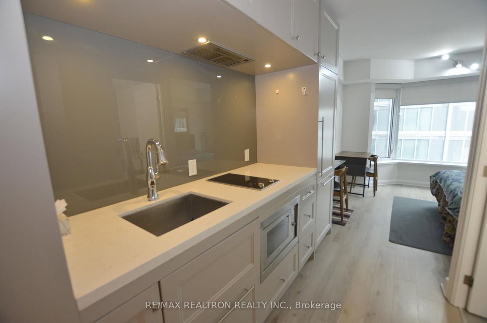 155 Yorkville Avenue, Unit 713 thumbnail 7
