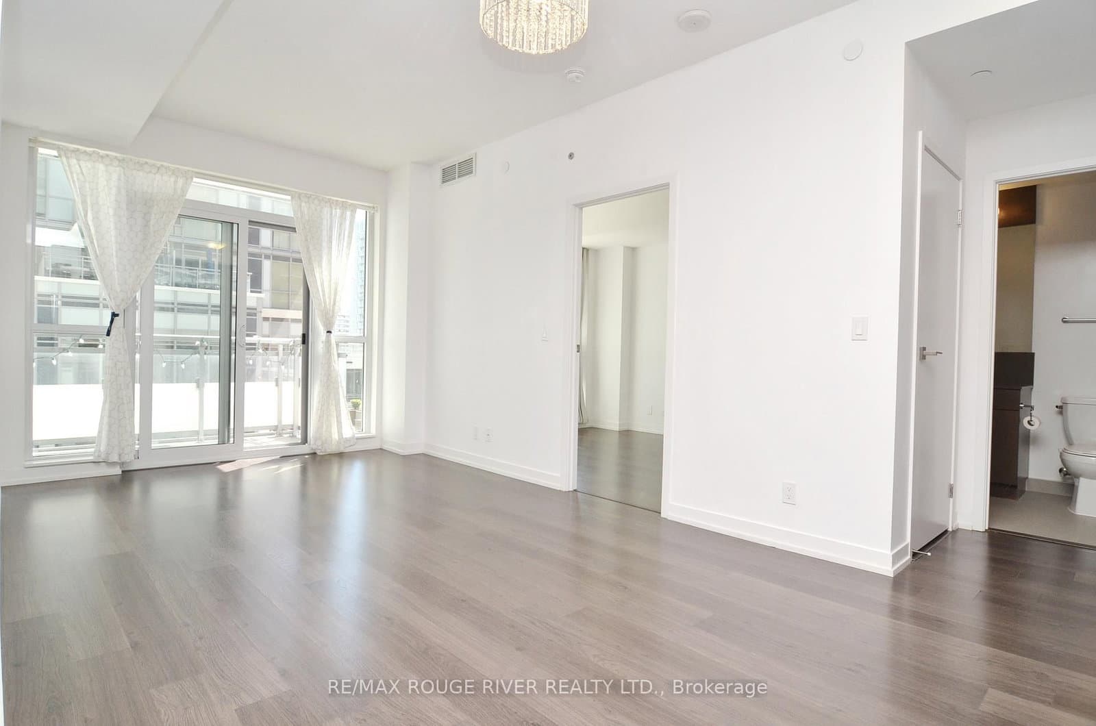 89 Dunfield Avenue, Unit 509 thumbnail 6