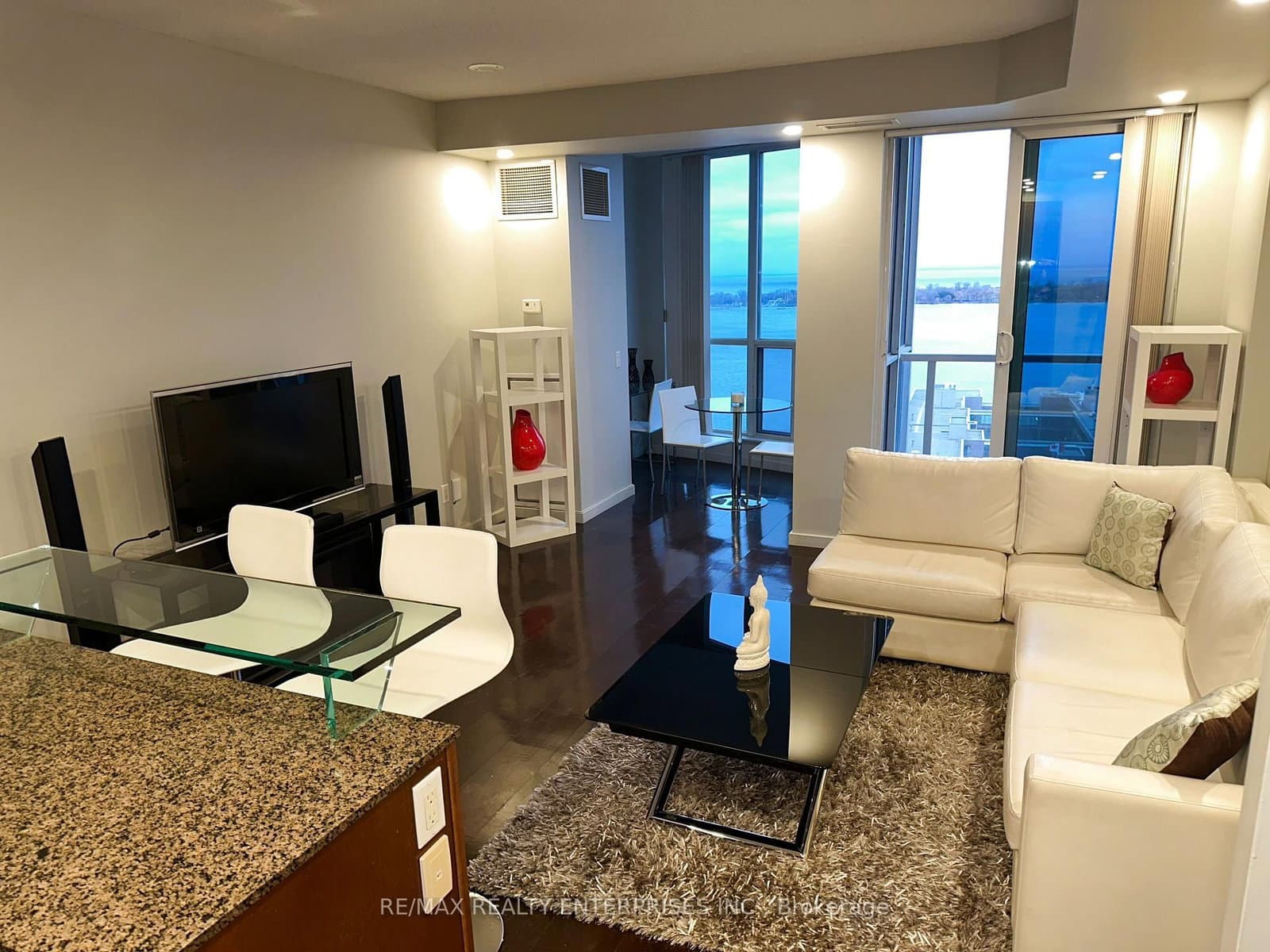 8 York Street, Unit 2710 thumbnail 4