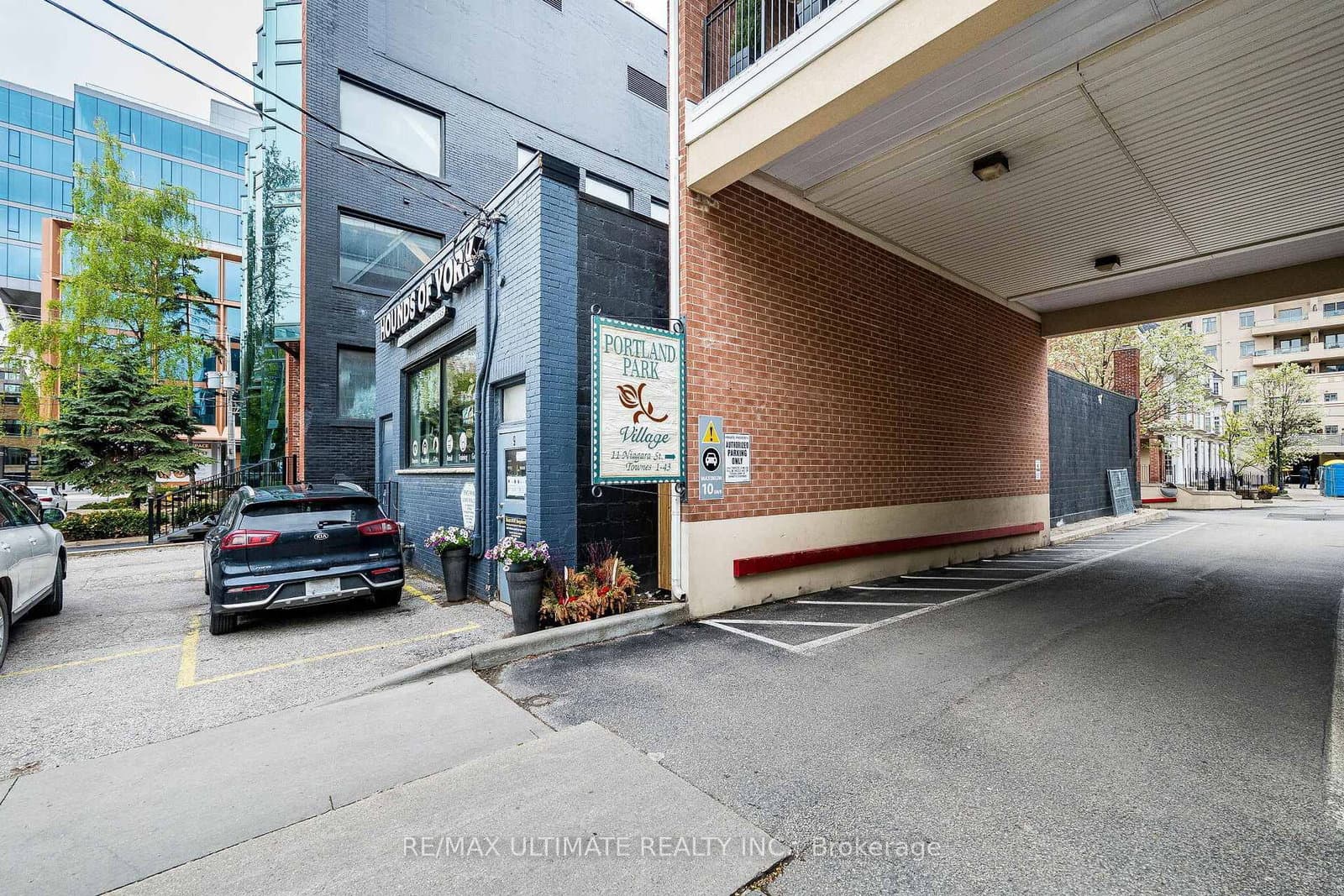 11 Niagara Street, Unit 14 thumbnail 2
